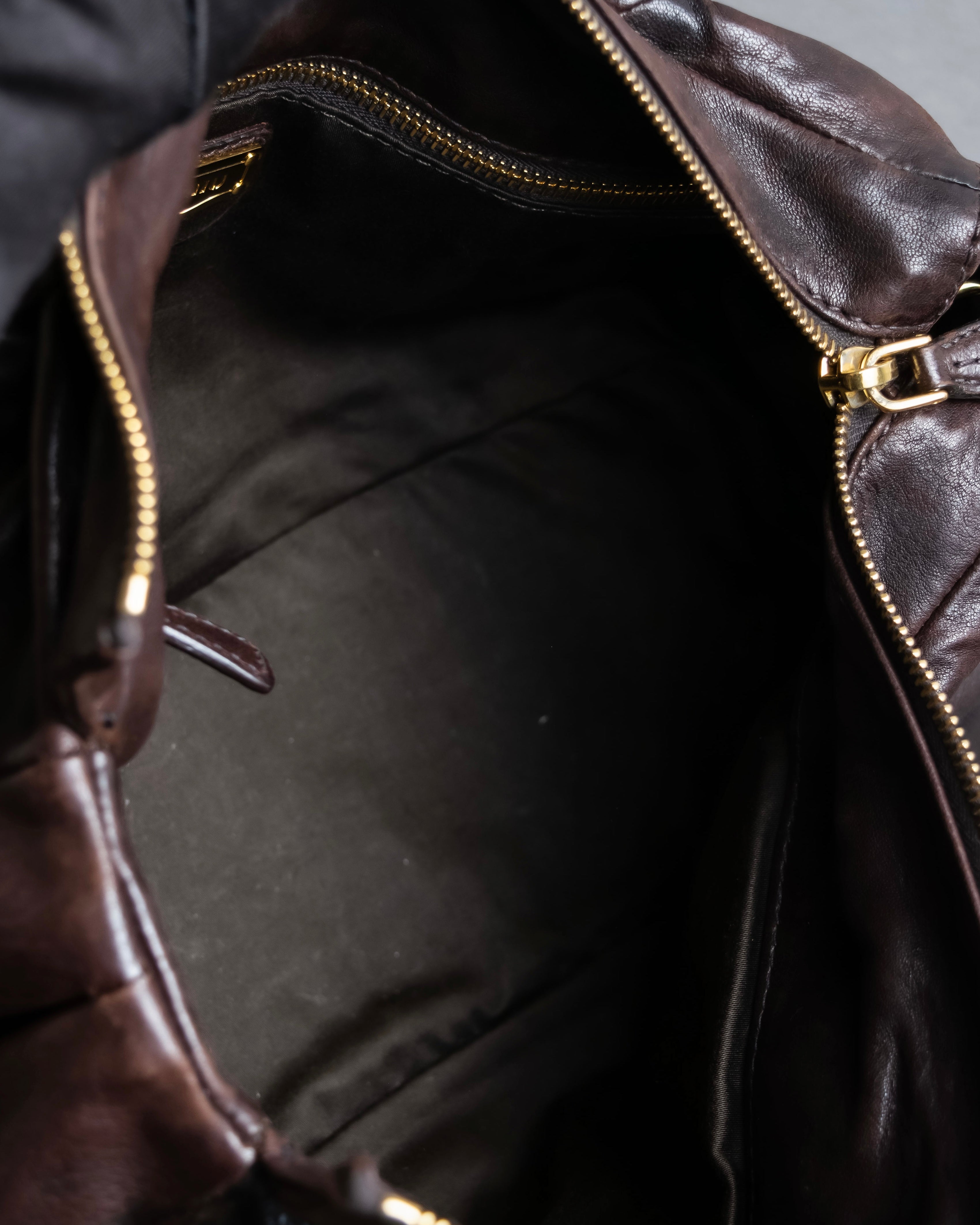 "MIU MIU" Tuck pleat design leather hand bag