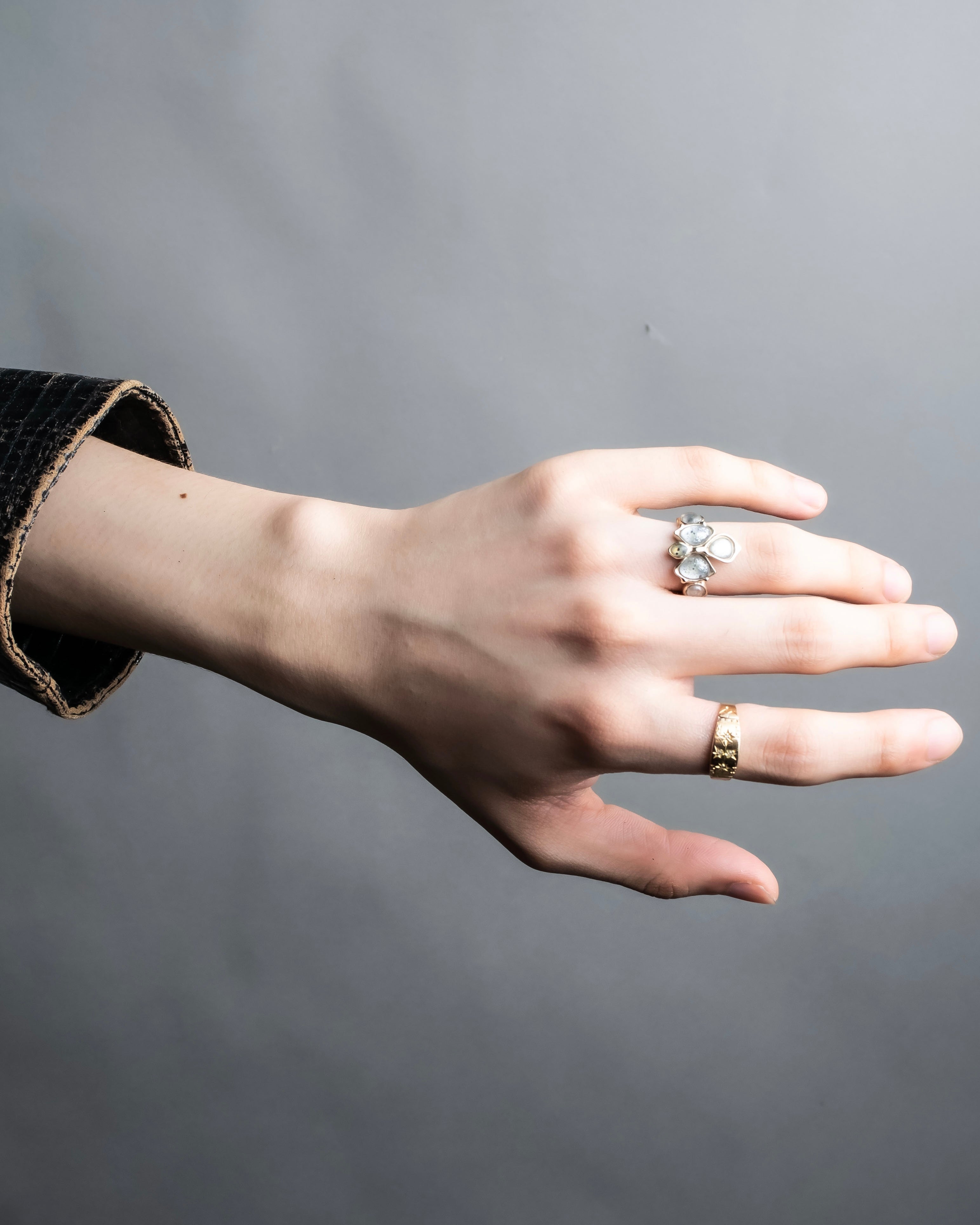 "CHANEL" Mysterious details stone ring