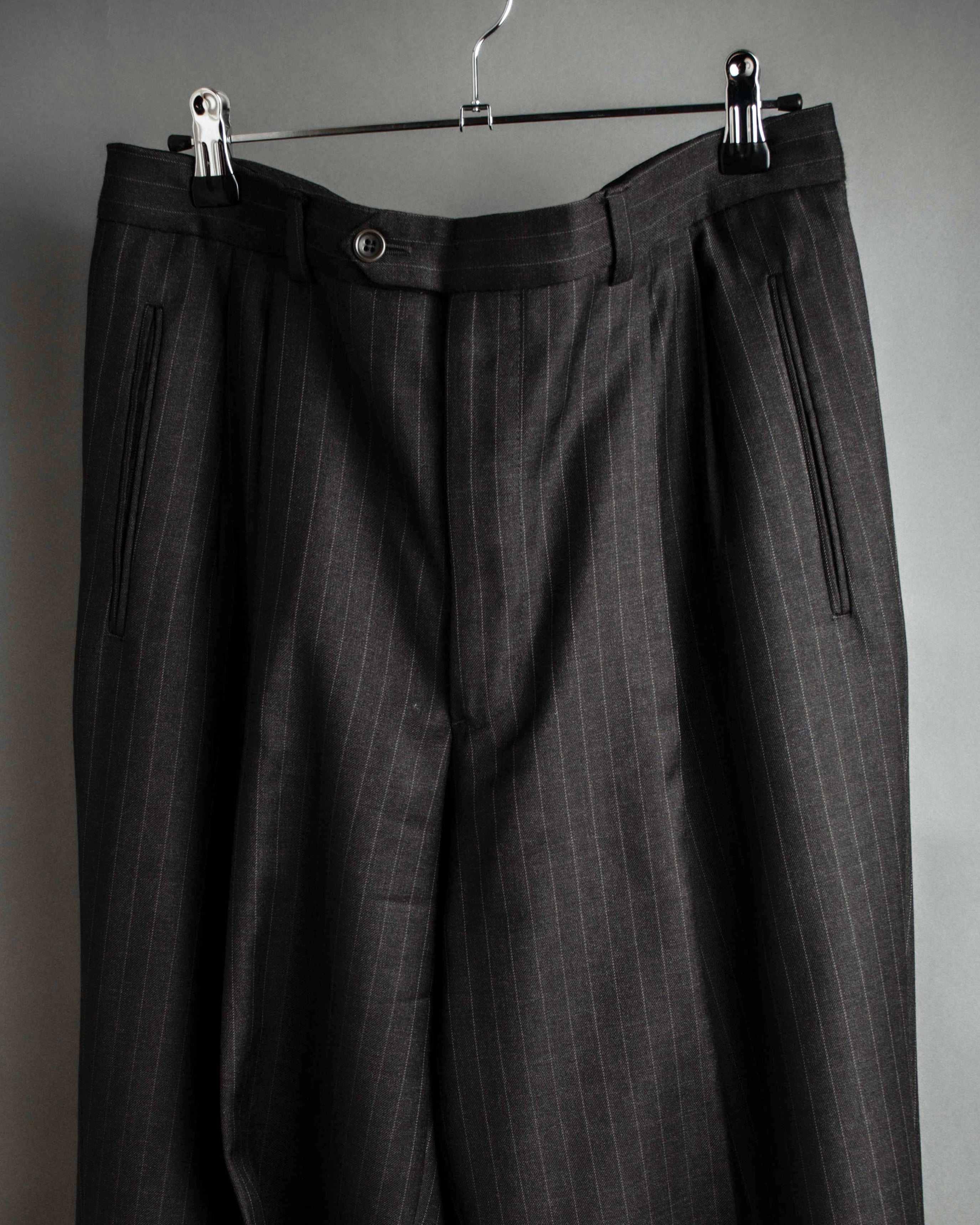 "ARMANI COLLEZIONI" Classic Italian tailoring stripe pattern set up