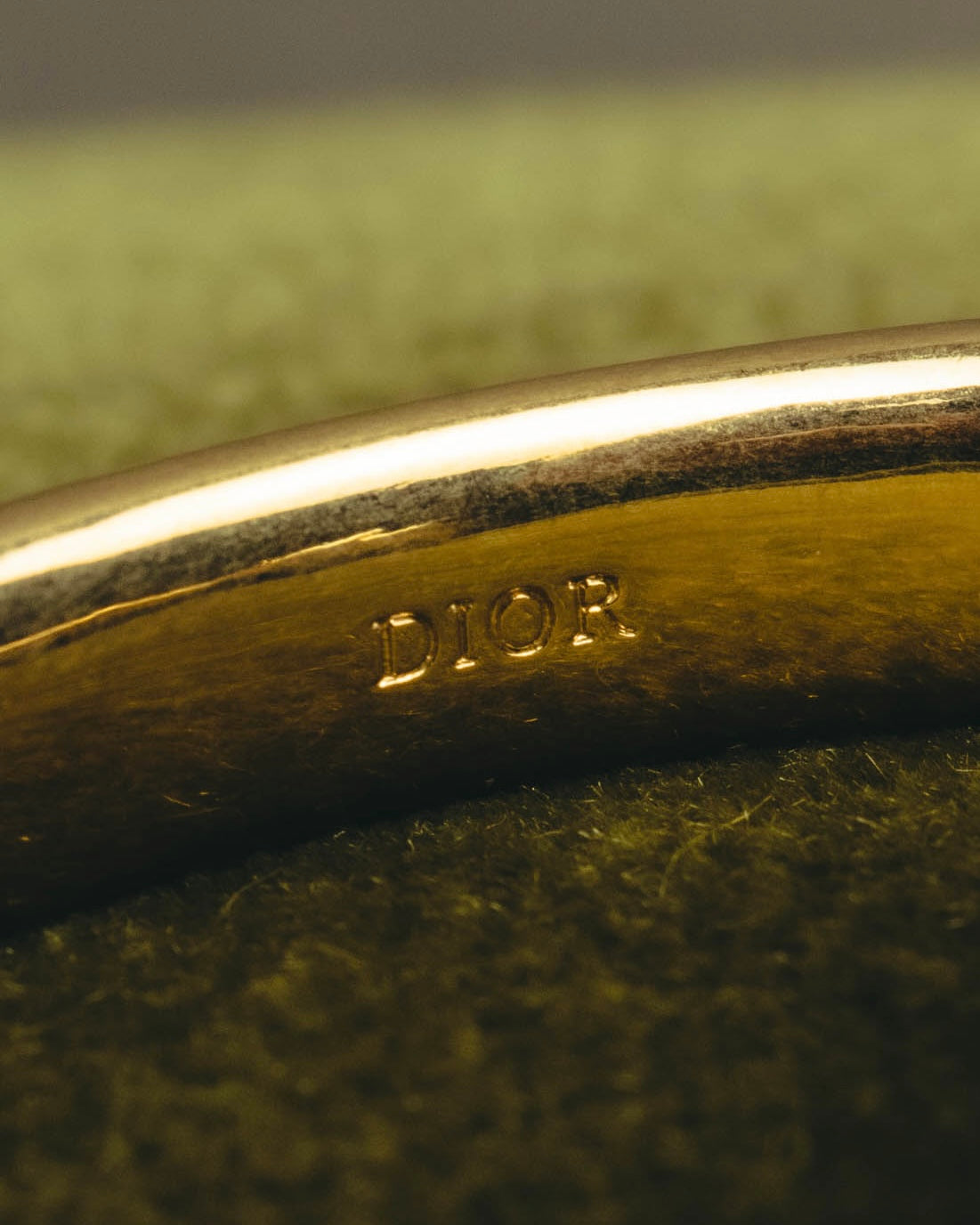 "DIOR" 10's-20's Gold tone pearl star open bangle