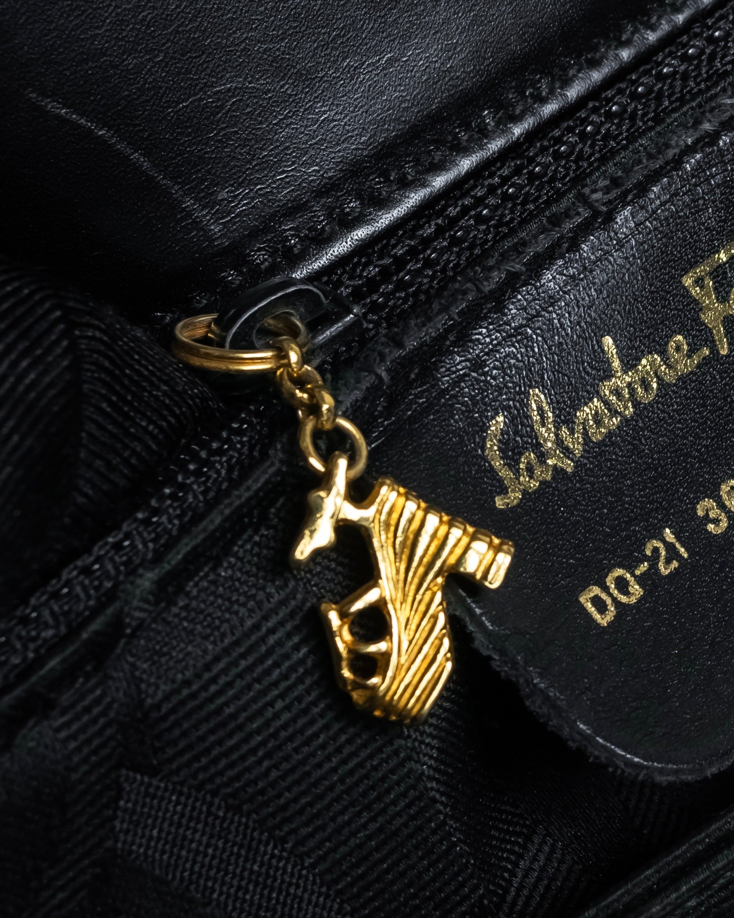 "Salvatore Ferragamo" 90's Animal motif studs design leather bag