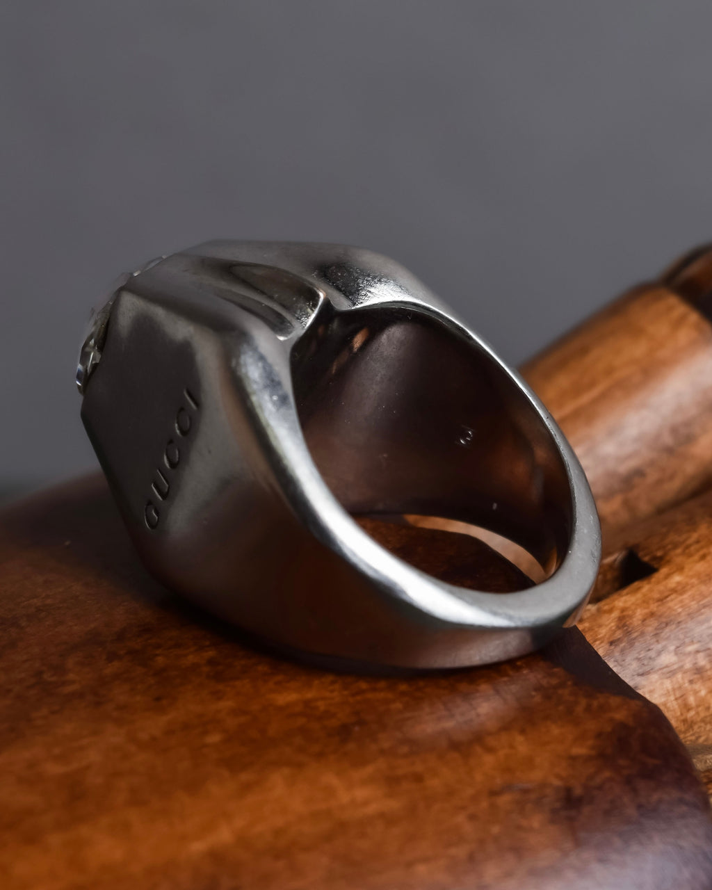 "GUCCI" Polished silver crystal sculptural ring