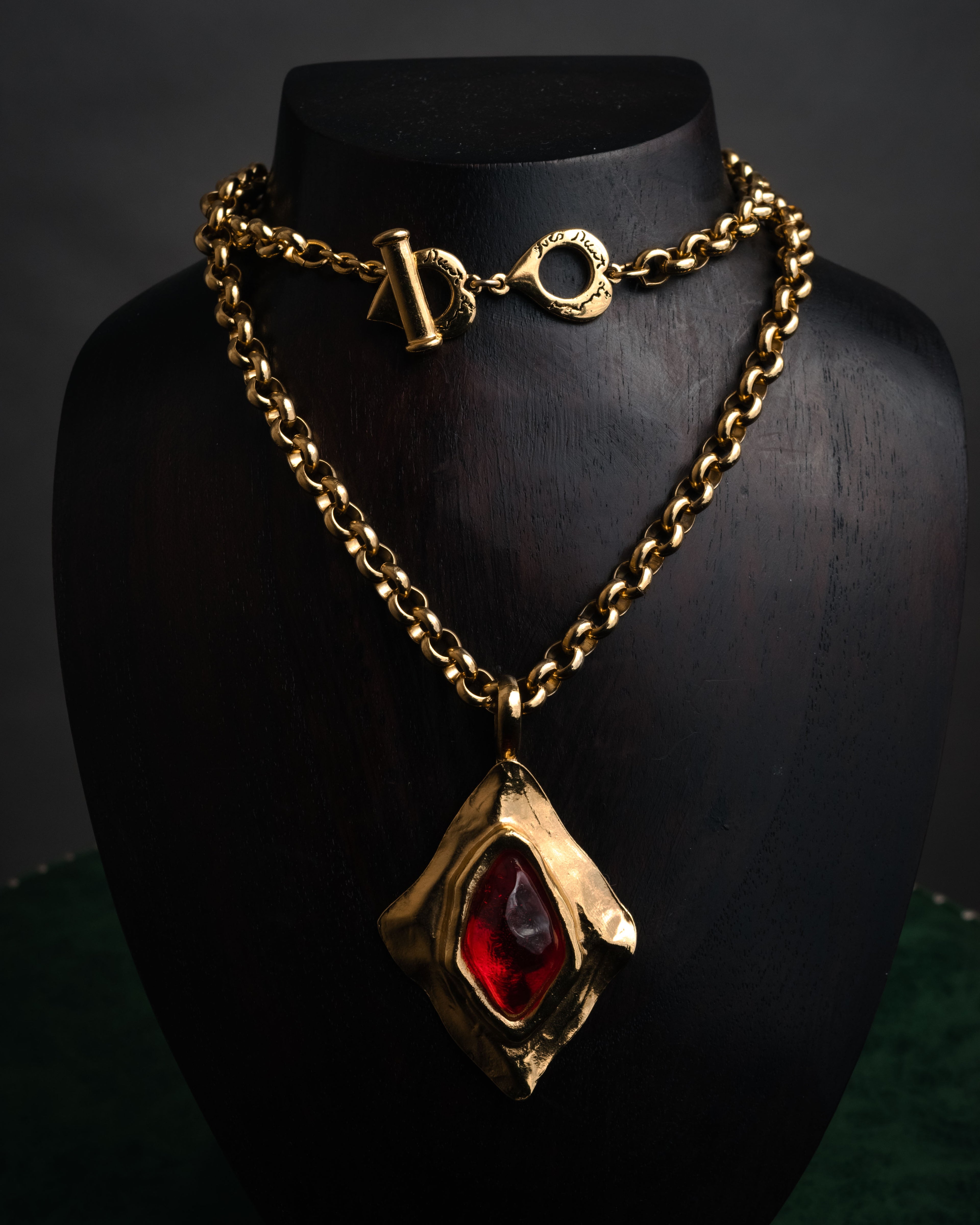 –SPECIAL– “Yves Saint Laurent”
80’s-90’s Sculptural red stone statement necklace