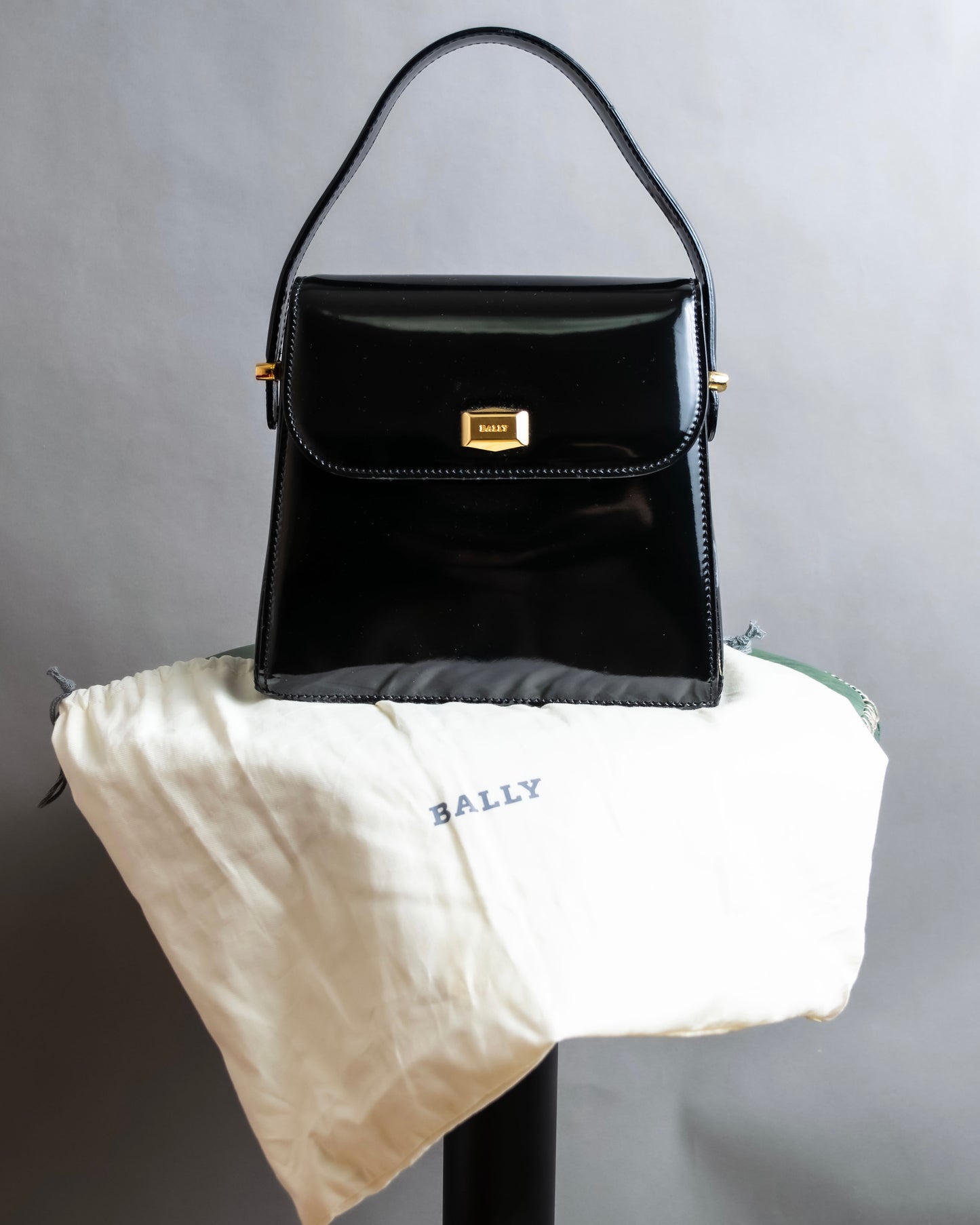 "BALLY" Trapezoid design patent leather one handle leather bag