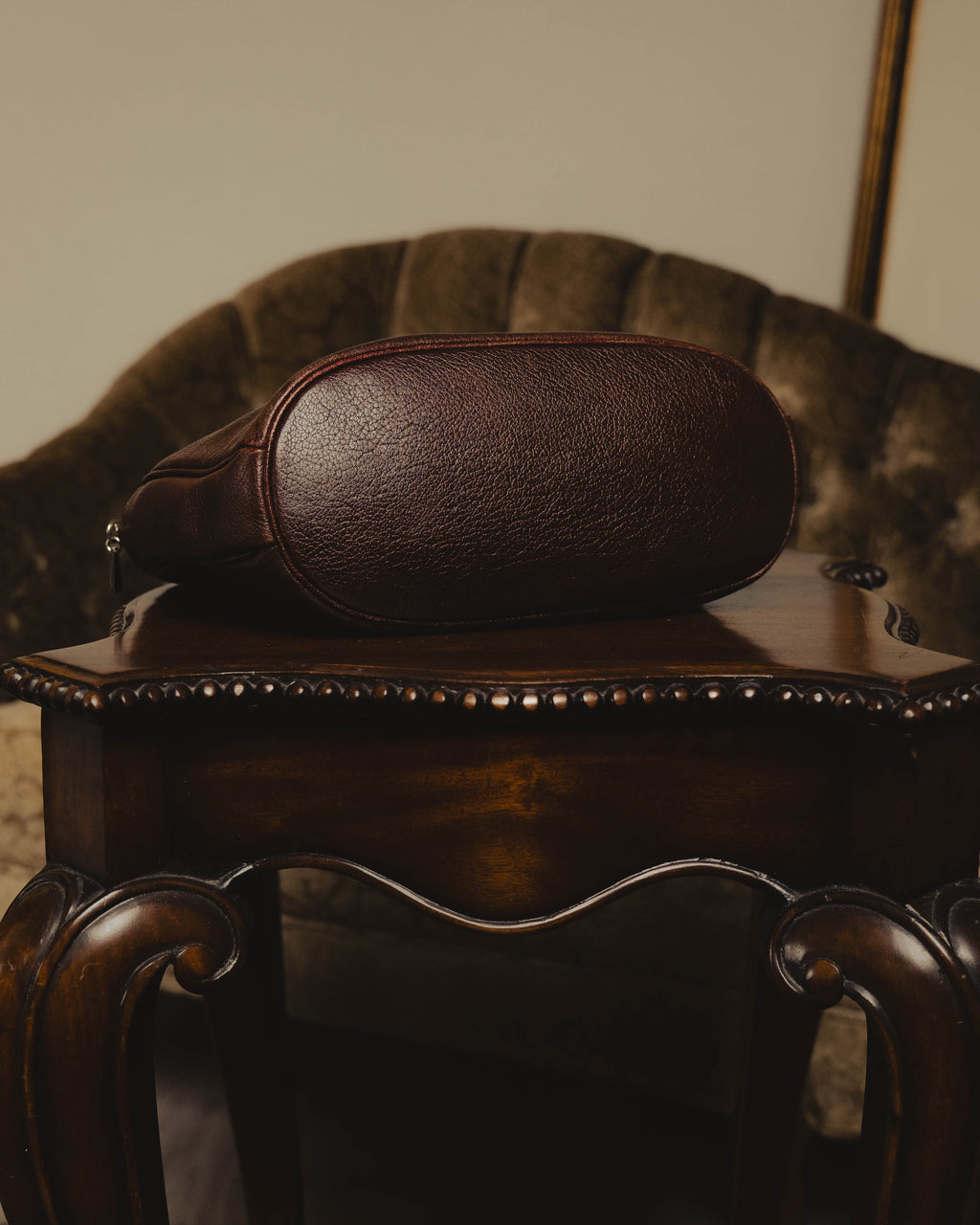 “BALENCIAGA” 80’s rounded dome leather shoulder bag
