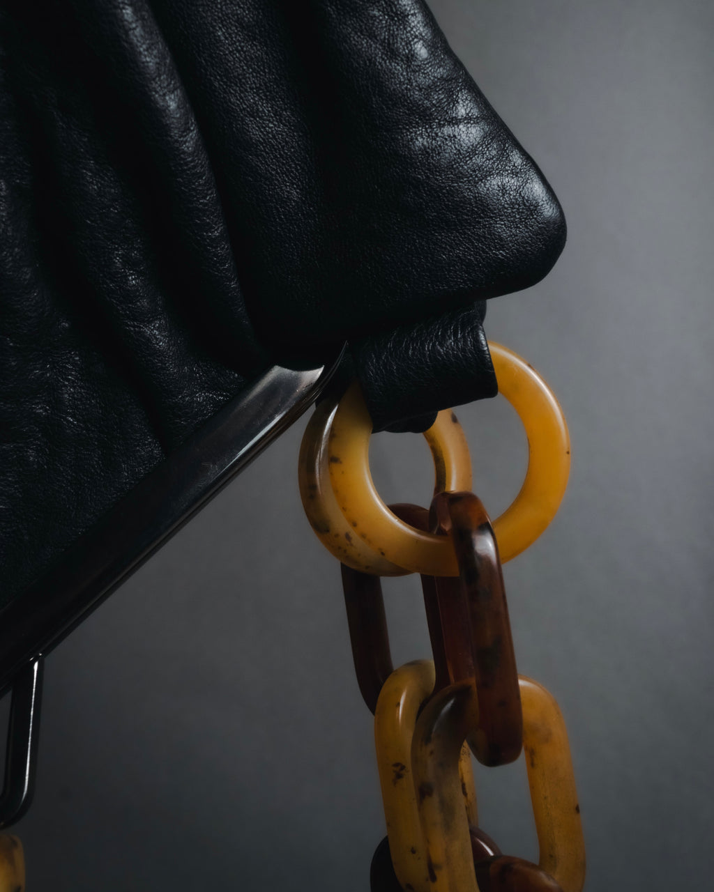 –SPECIAL– "MIU MIU"
Early 2000s bakelite effect chain frame bag