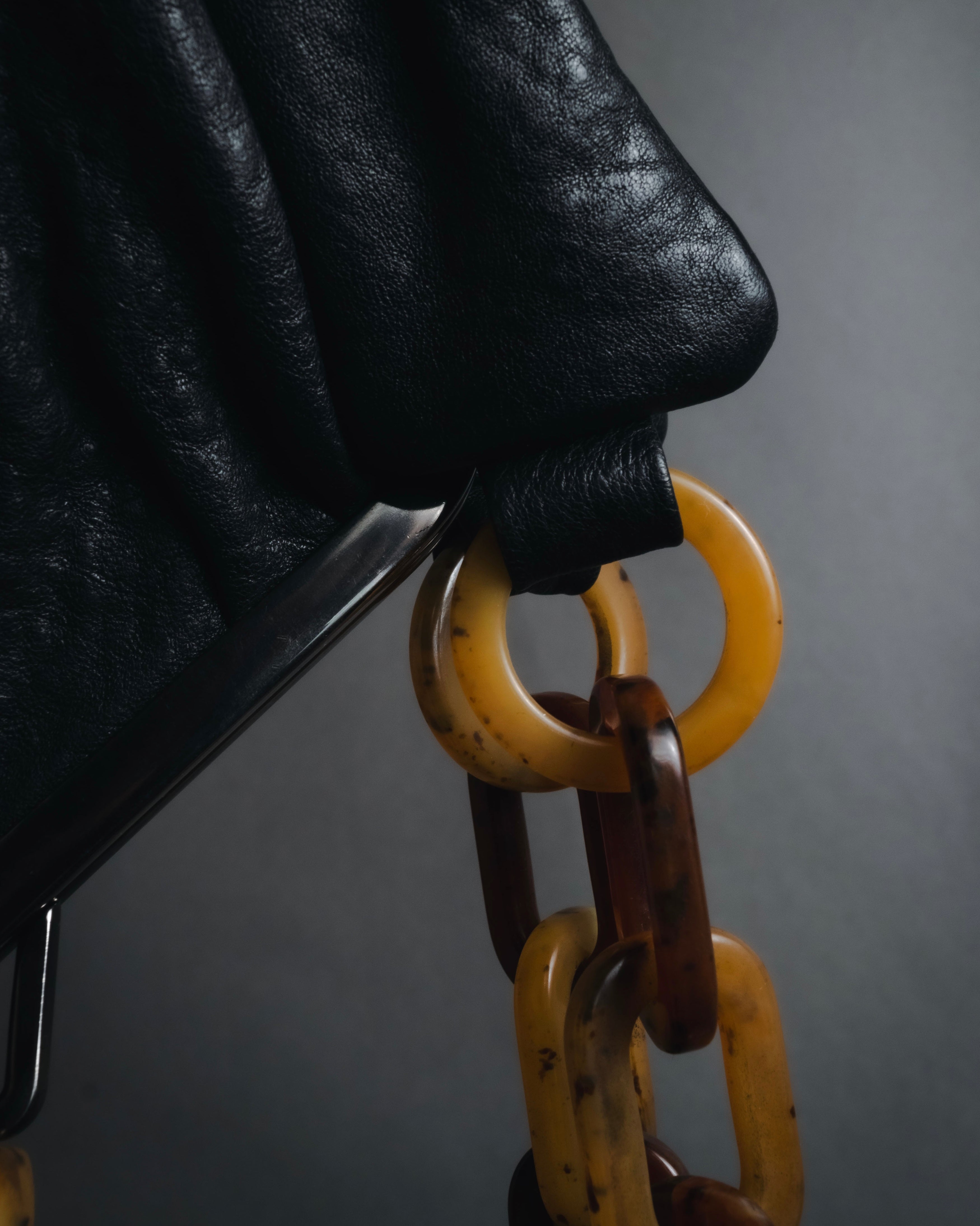 –SPECIAL– "MIU MIU"
Early 2000s bakelite effect chain frame bag