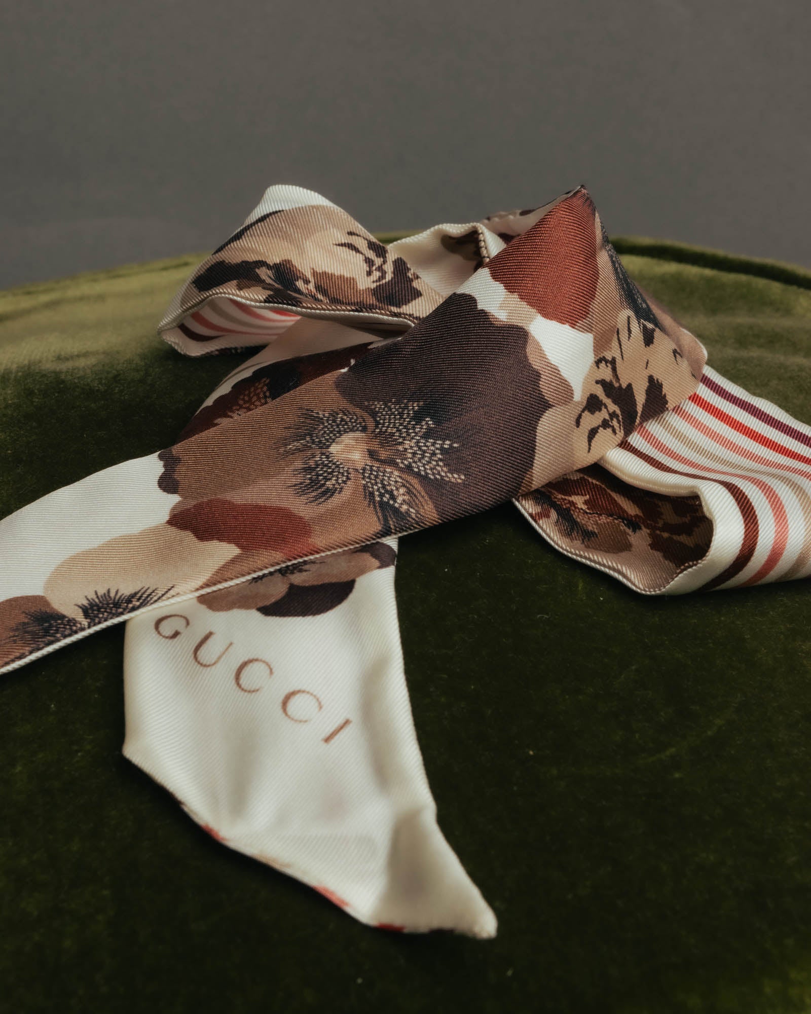 "GUCCI" 00's-10's Floral and striped silk neck bow scarf