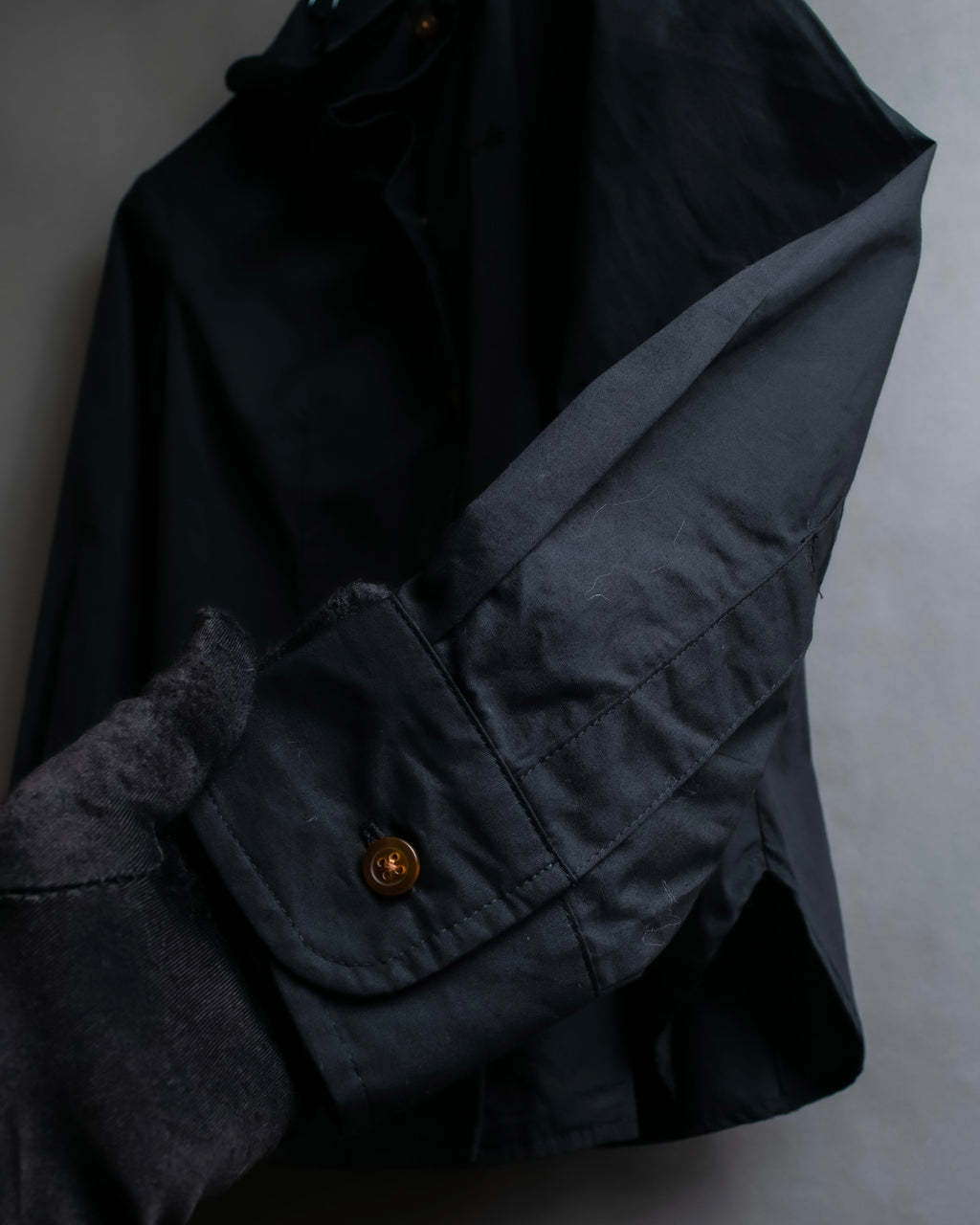 "Vivienne Westwood RED LABEL"
 Draped neck design black cotton shirt