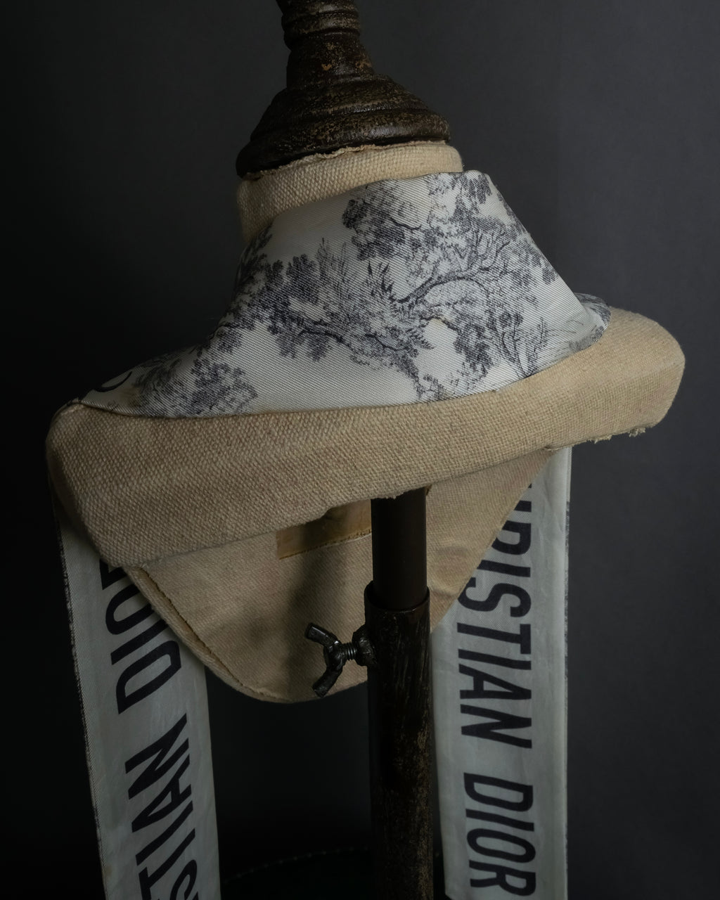 -MOOD Christmas Collection-
"Dior" Maria Grazia Chiuri Toile de Jouy motif silk scarf