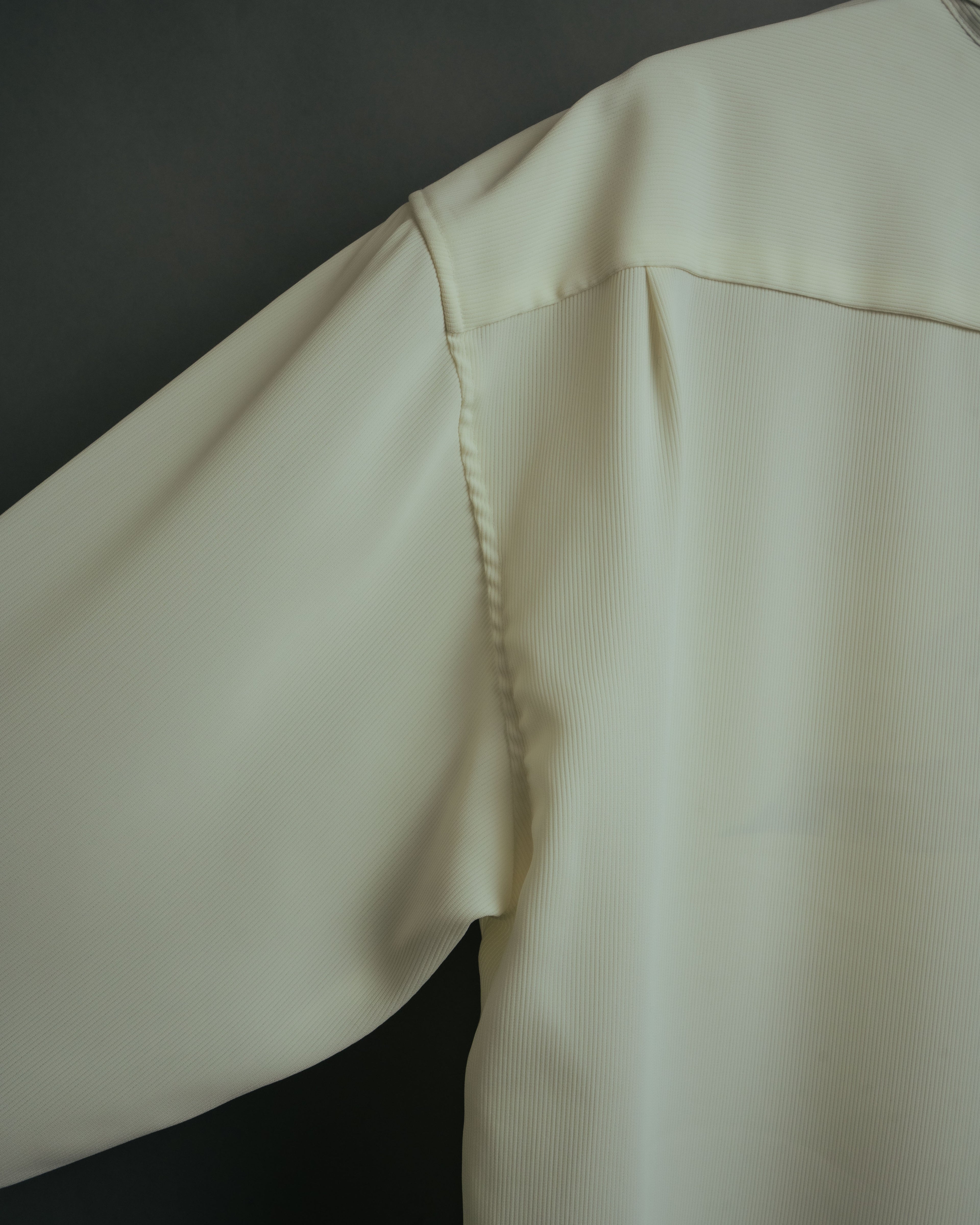 -MOOD Vintage Collections-
90’s Fine ridge ivory drape shirt