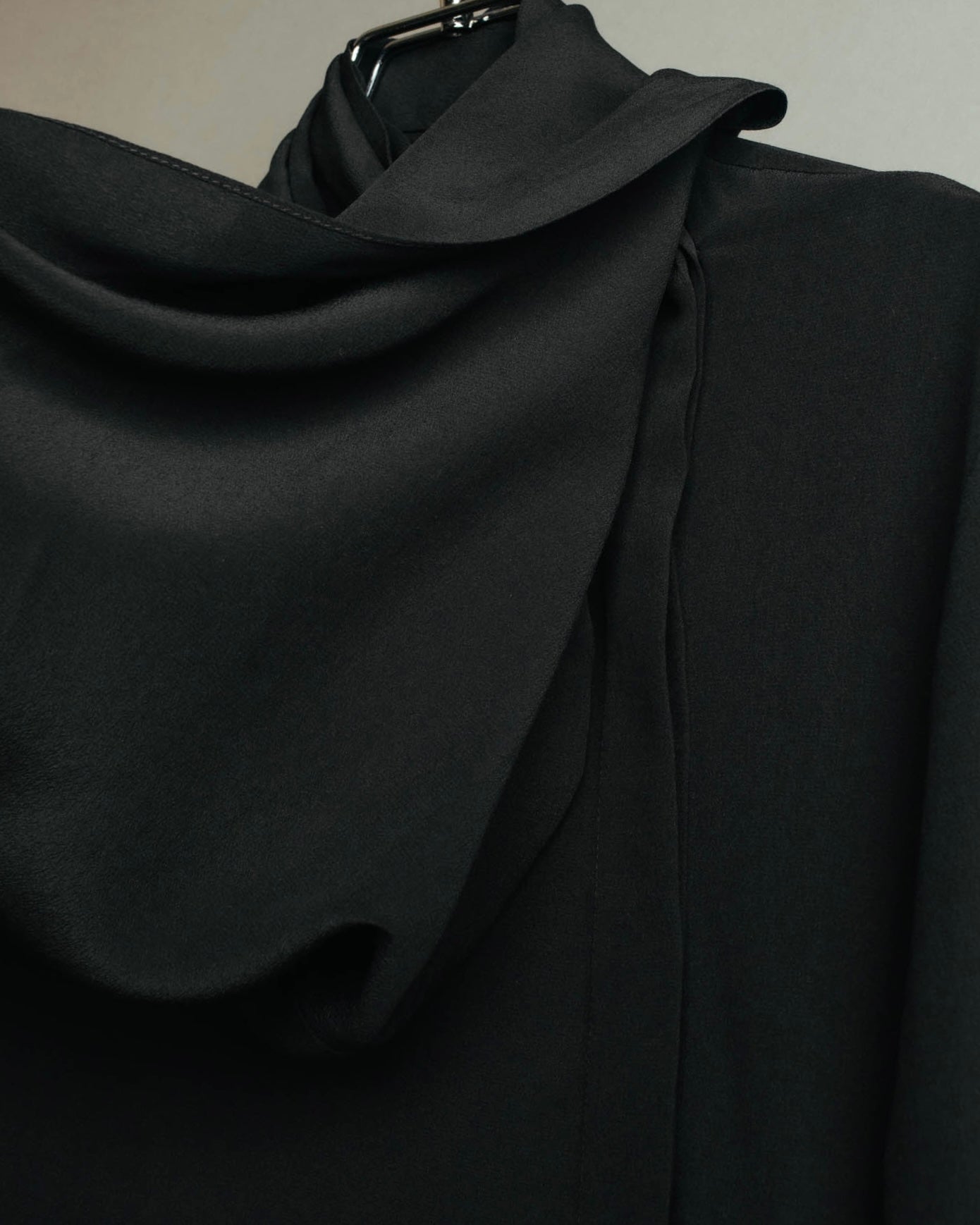 -SPECIAL- "SAINT LAURENT PARIS" 10's Fluid silk scarf-neck blouse
