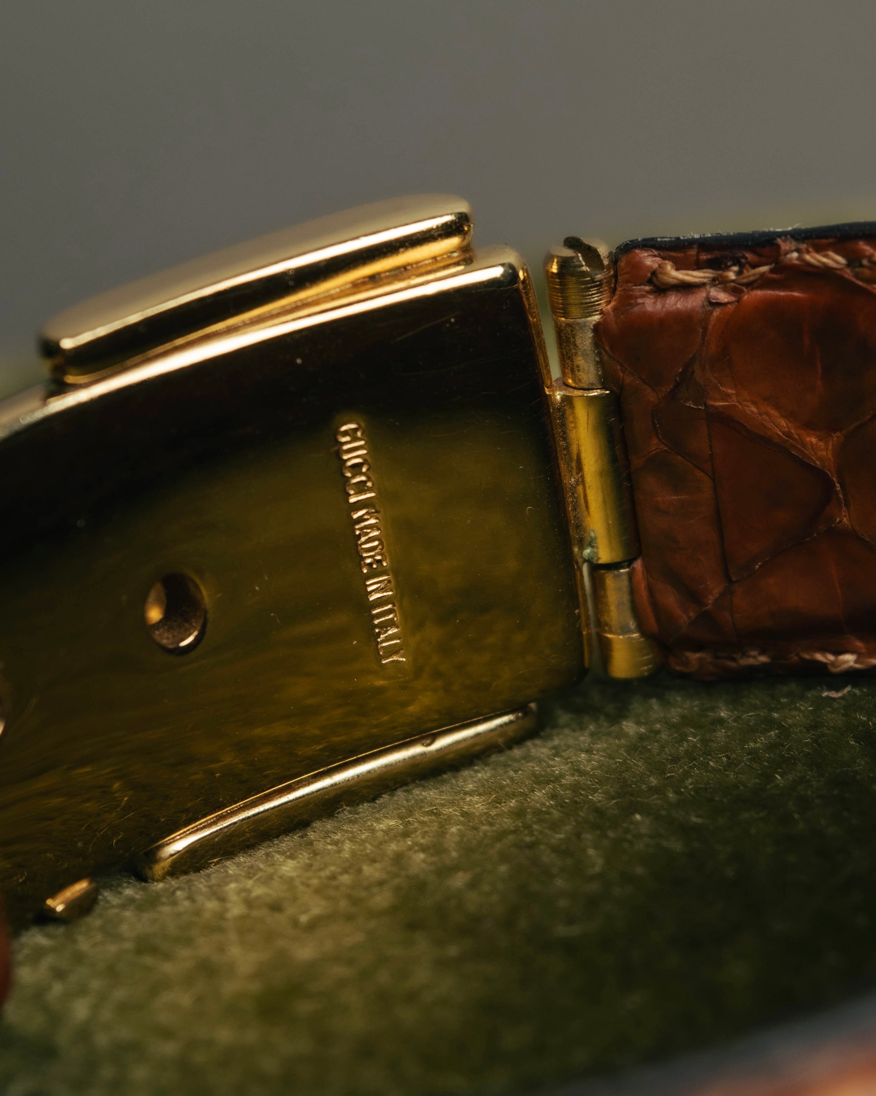 "GUCCI" 90's-00's Embossed leather buckle bangle