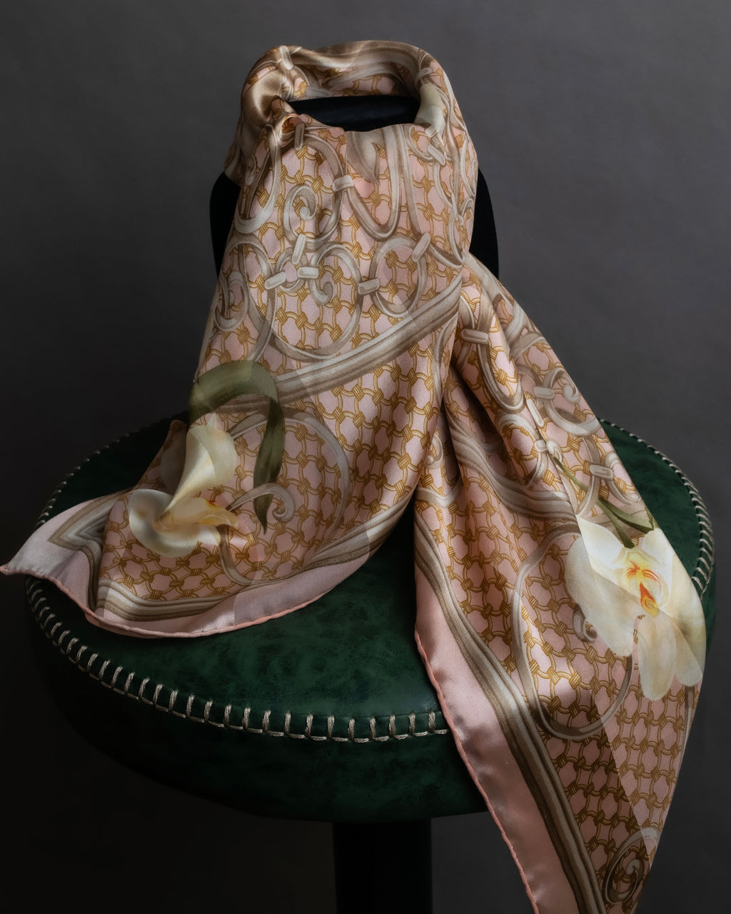 "Christian Dior" Geometric＆arabesque motif silk scarf