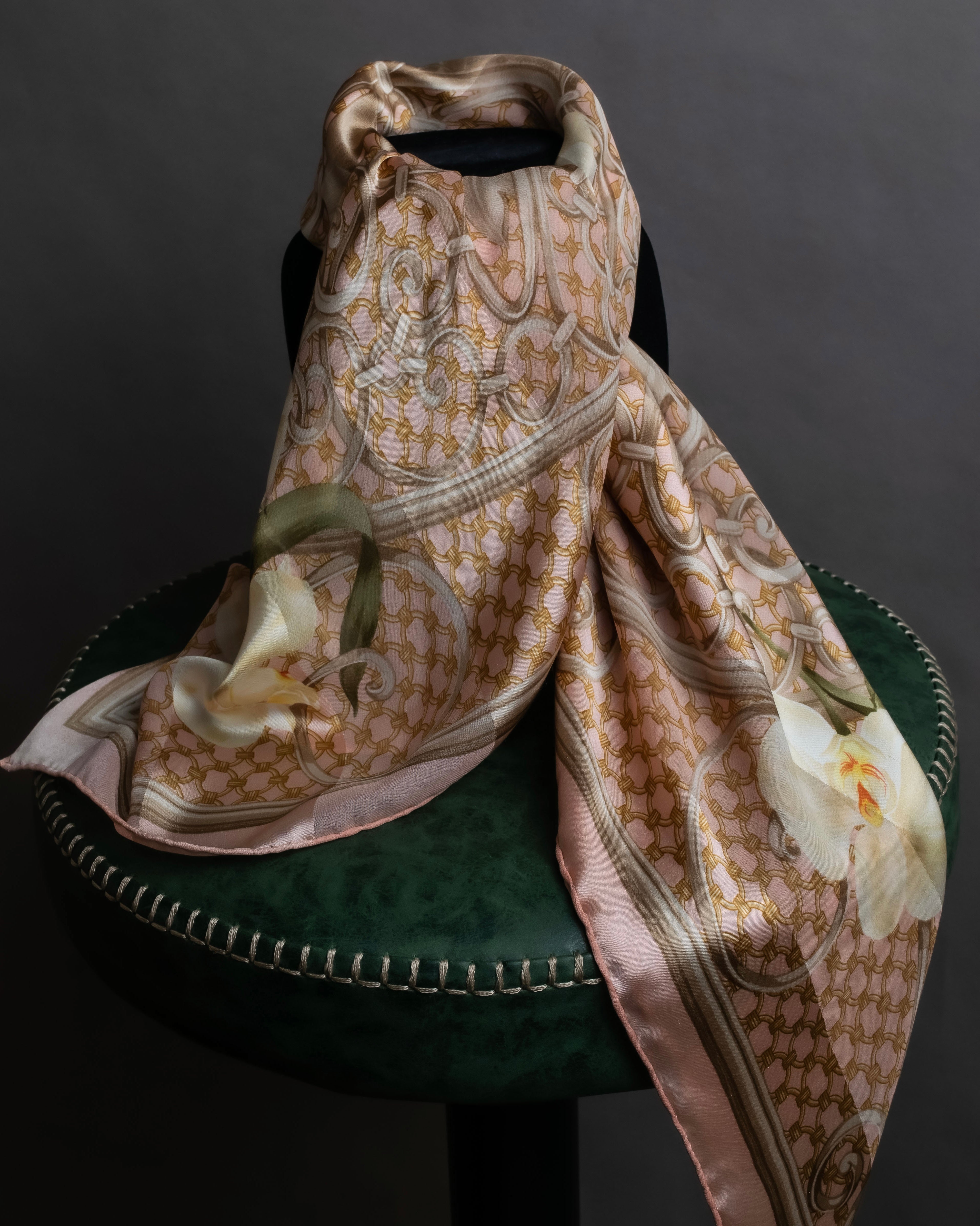 "Christian Dior" Geometric＆arabesque motif silk scarf