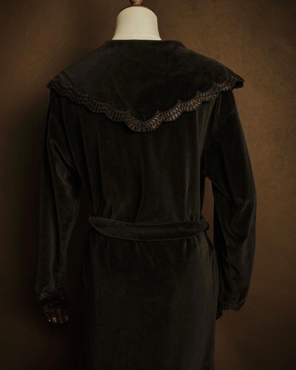 –SPECIAL– “Christian Dior”
80’s-90’s Velour lace trimmed robe coat