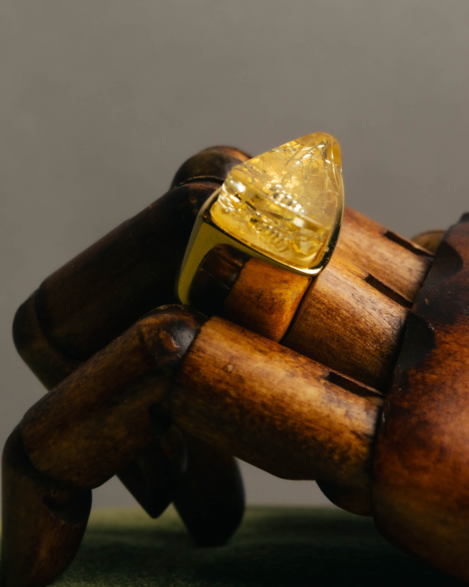 "Chloé" 2010's Amber resin statement ring