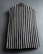 “ISSEY MIYAKE” pleats designed no sleeves high neck top