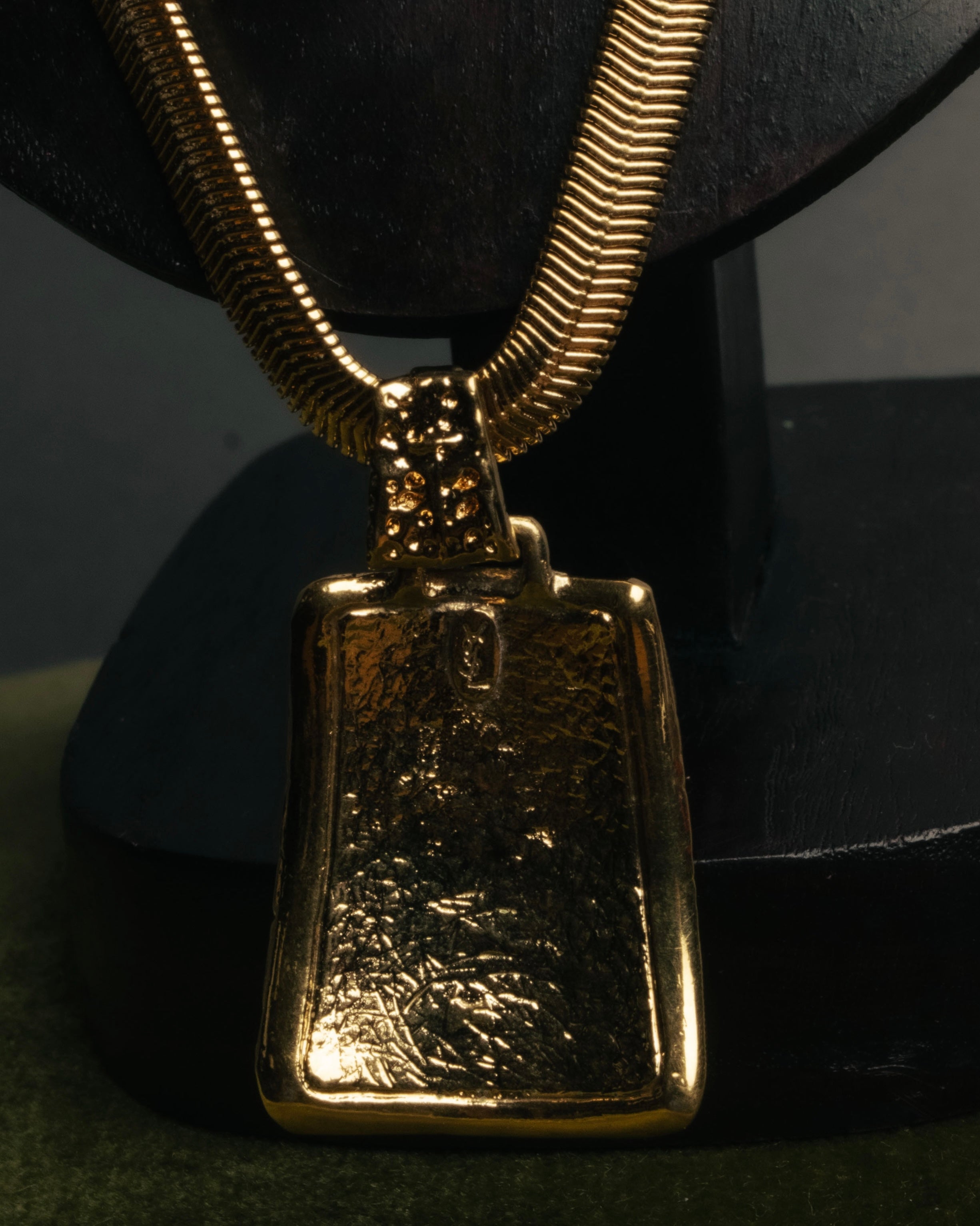 "Yves Saint Laurent" 80's-00's Gold tone textured pendant necklace