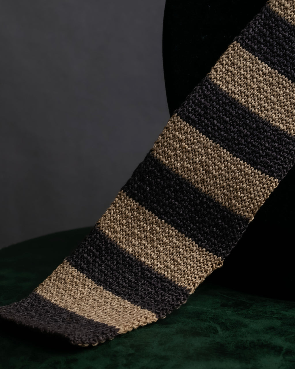 "COMME des GARCONS HOMME"
Regimental stripe square cut knit tie