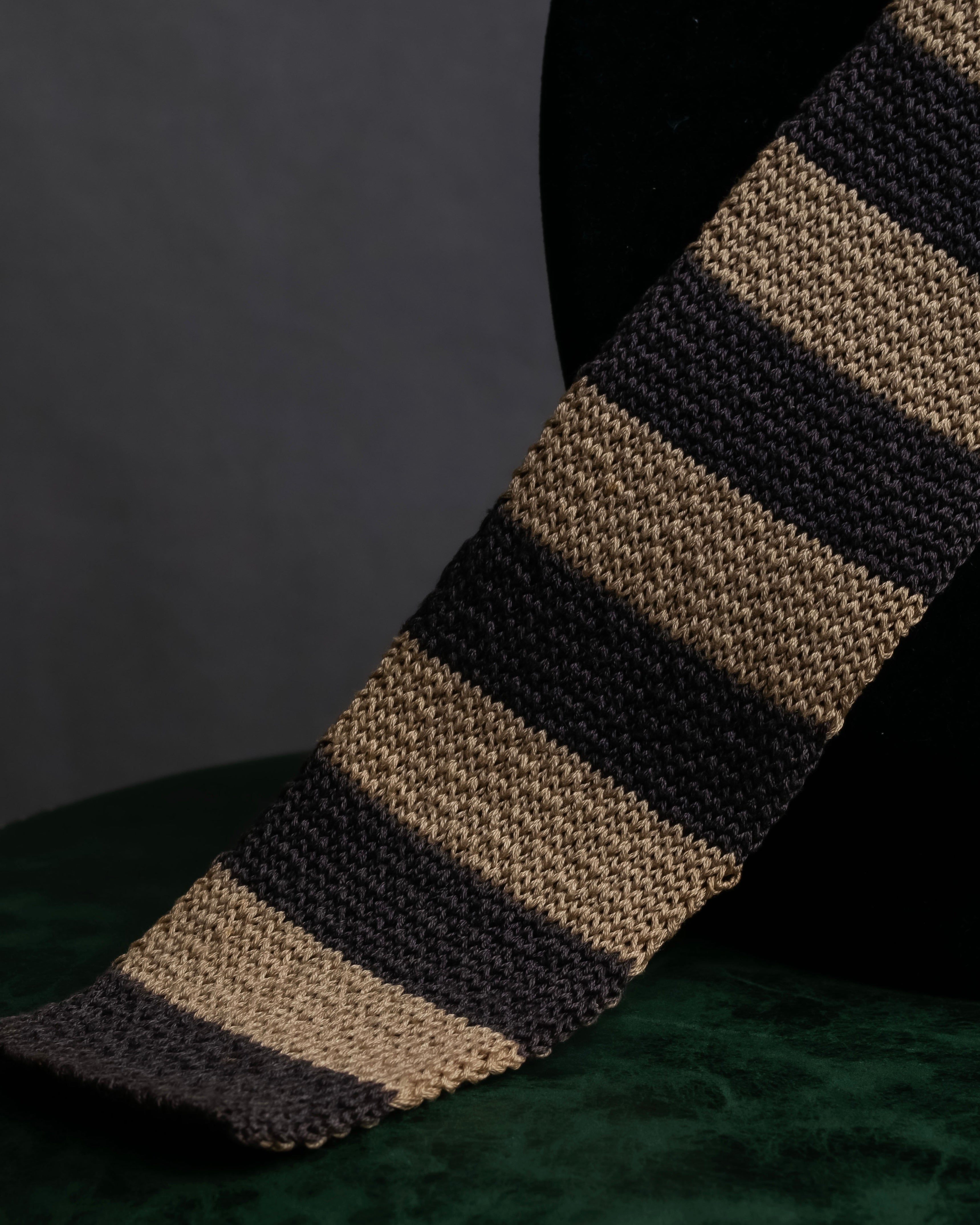 "COMME des GARCONS HOMME"
Regimental stripe square cut knit tie