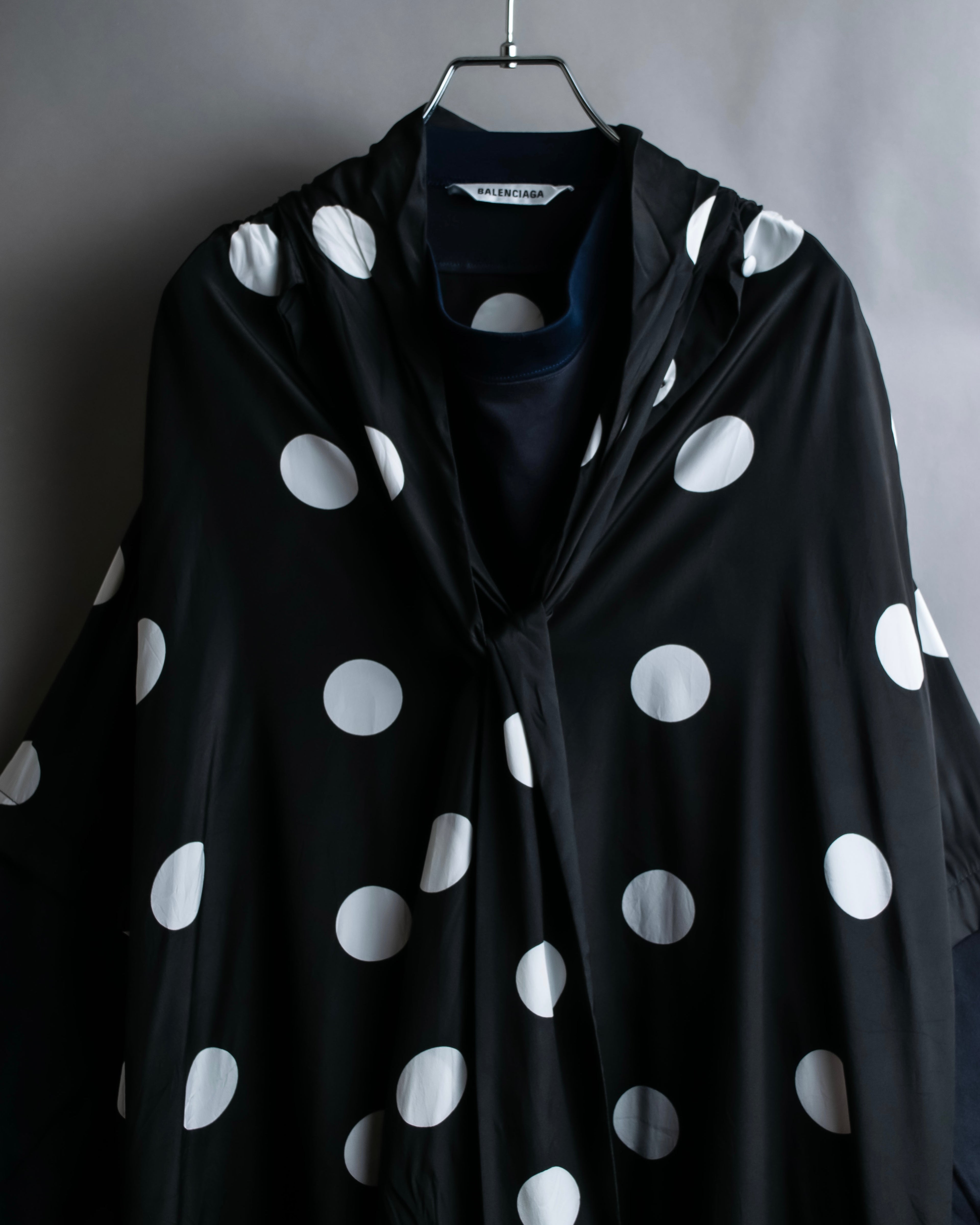 "BALENCIAGA" Polka dot flying squirrel silhouette bow tie dress