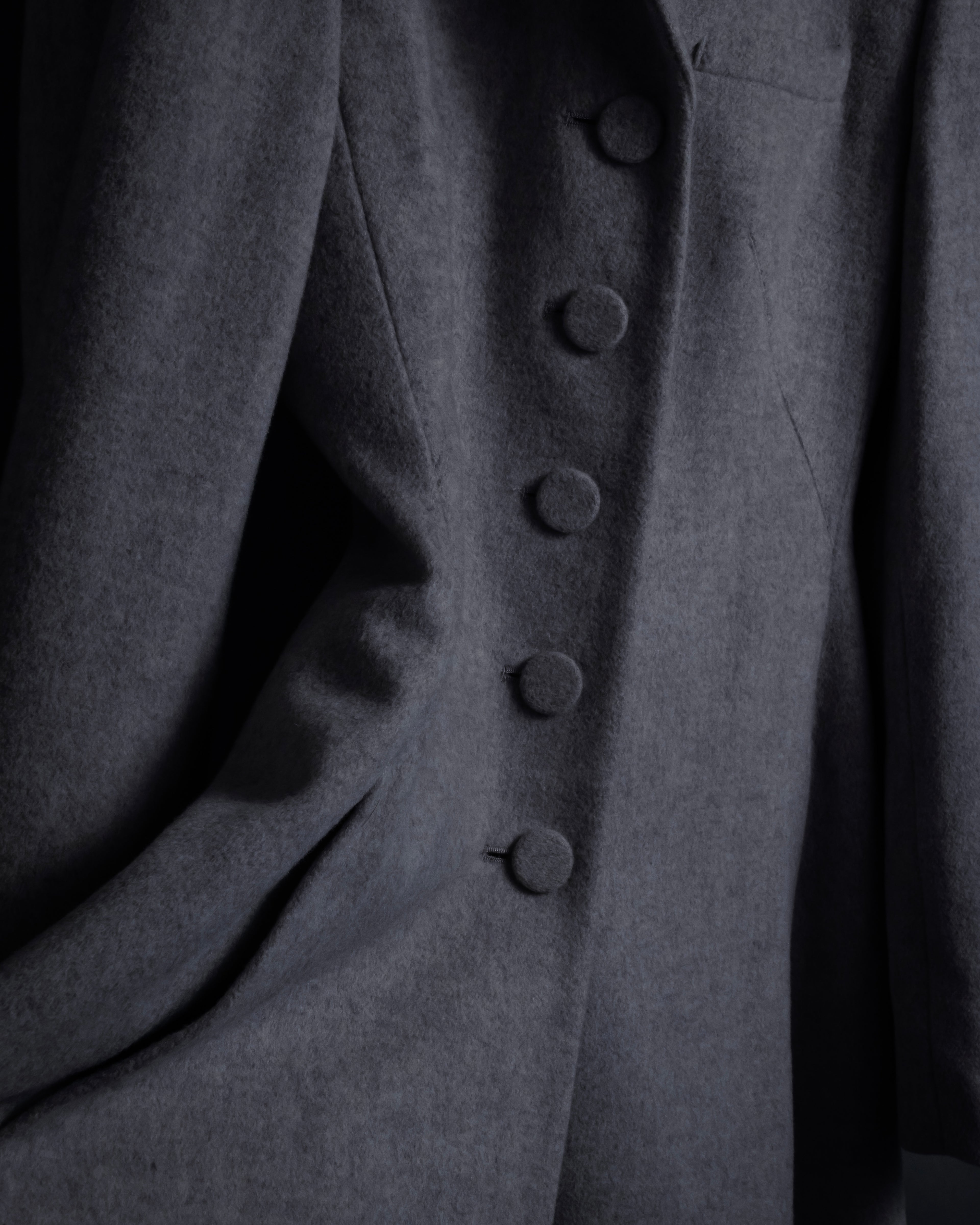 -SPECIAL- "JEAN PAUL GAULTIER"
90's-00's Waist shape A-line silhouette ecryu color super long coat