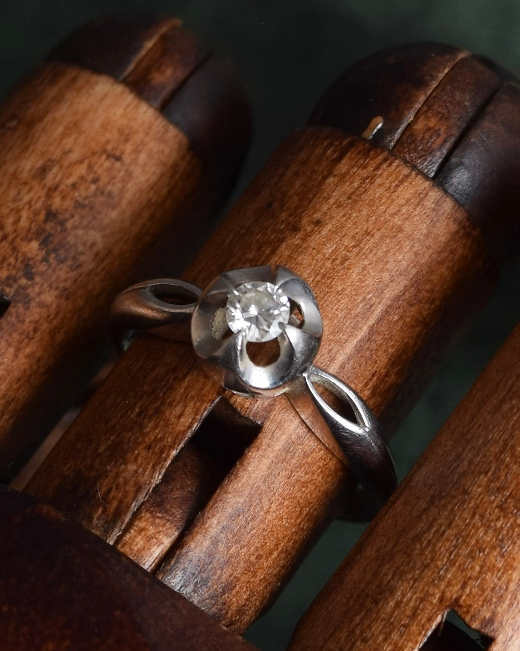 "Precious metals Platinum 900 jewelry ring"