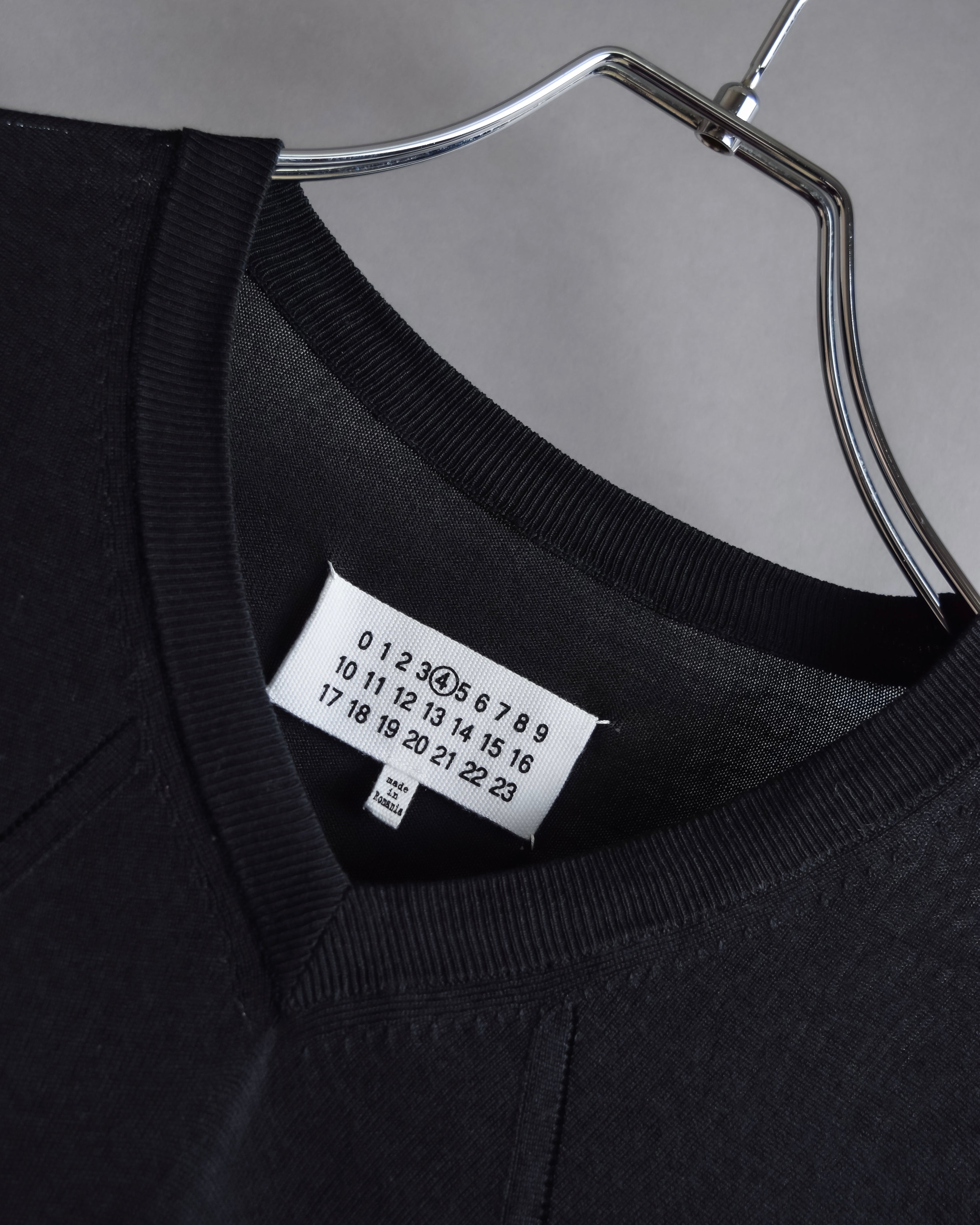 "MAISON MARGIELA" 15SS V-line panel design lightweight knit
