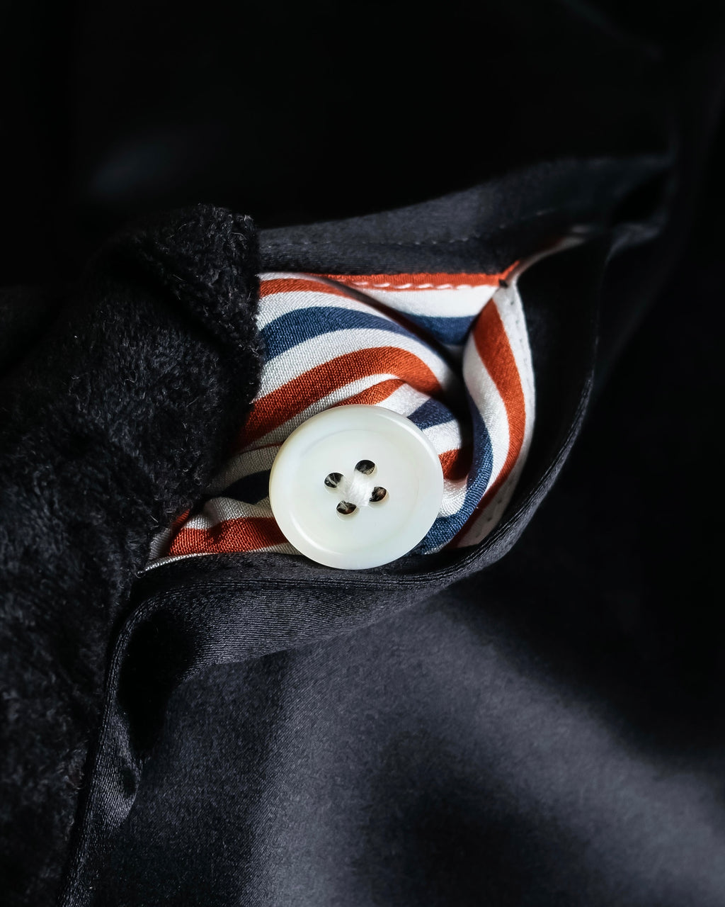 "THOM BROWNE" Shiny long hidden button shirt