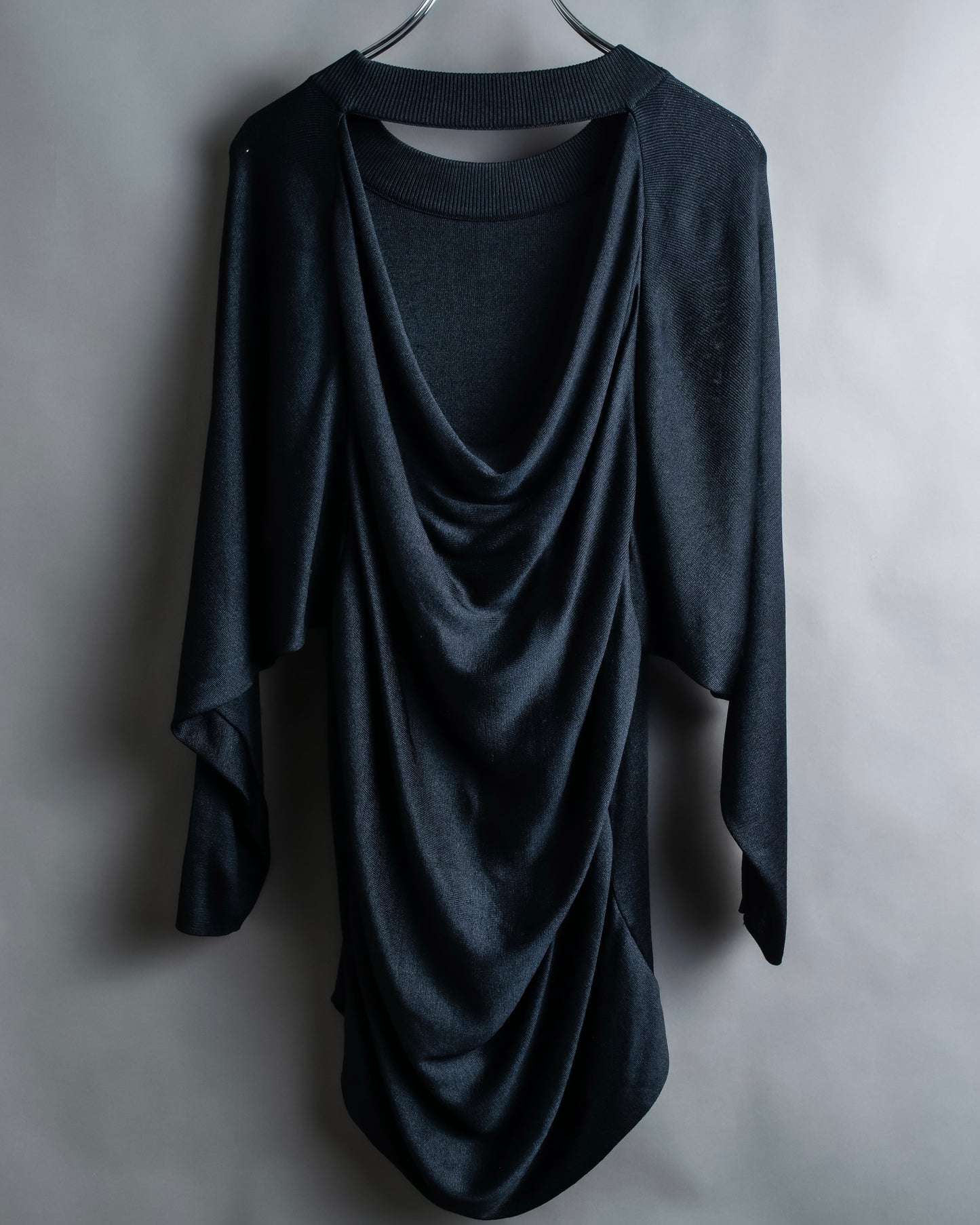 "ISSEY MIYAKE" Open back design pullover and easy pants 
silk fabric set up