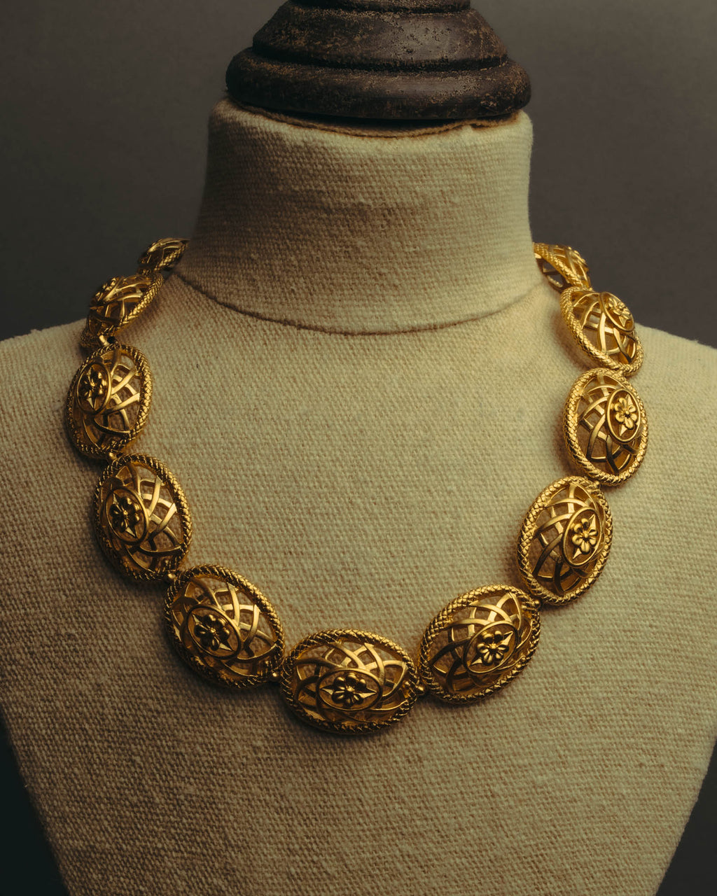 “Nina Ricci” 80’s-90’s floral openwork link necklace