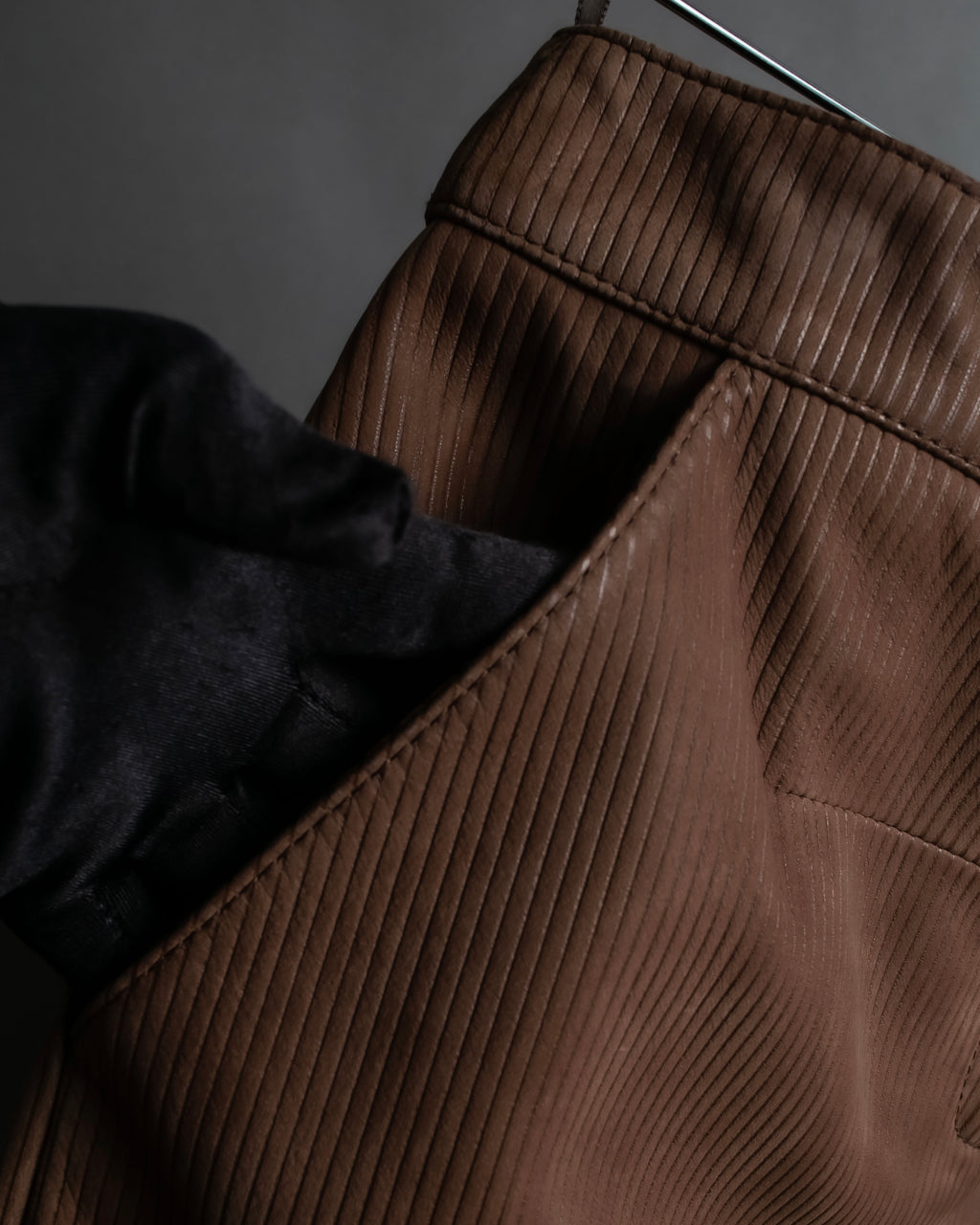 "LOEWE" Three-dimensional ribbed lamb leather set up