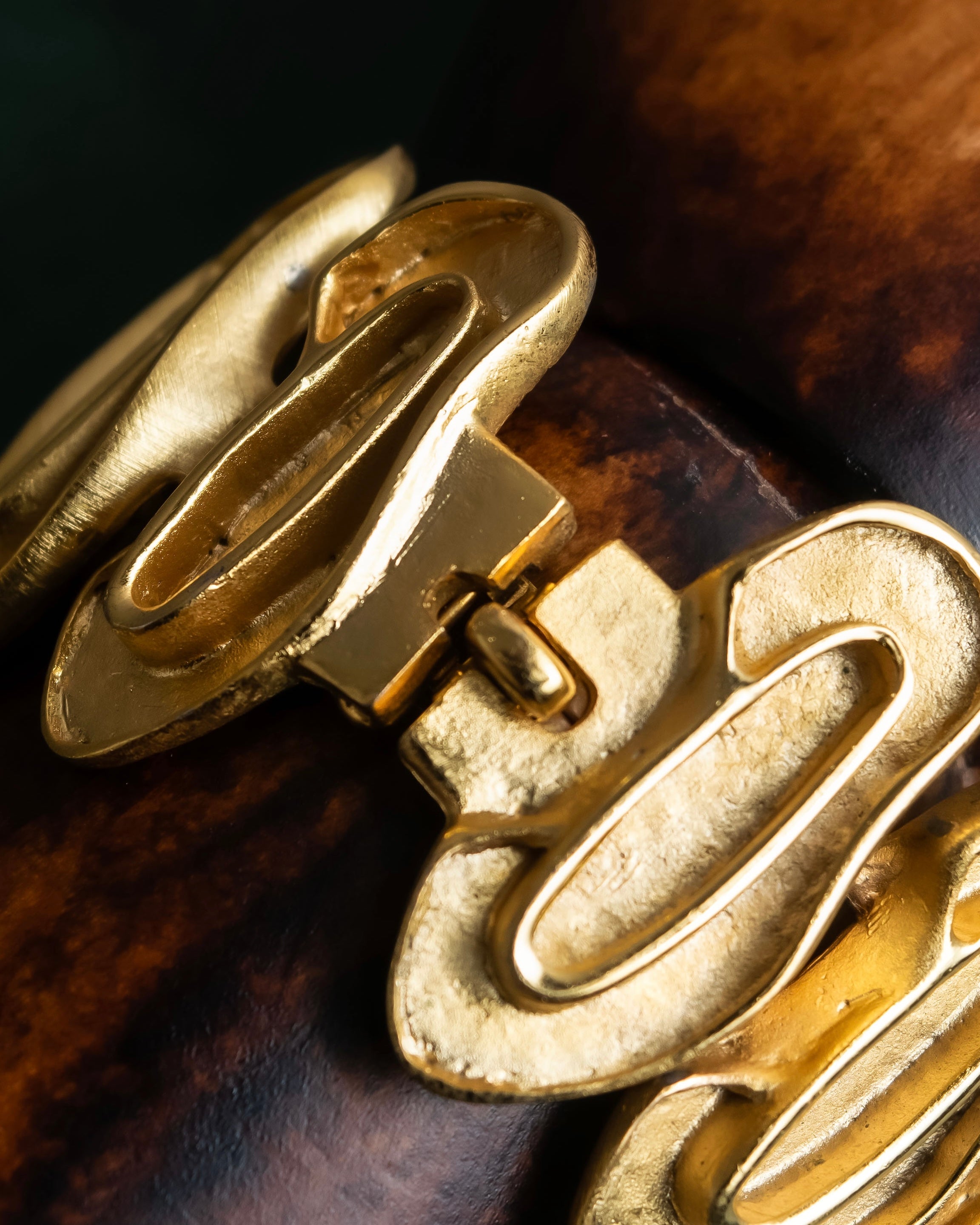 "BALENCIAGA" Wavy uneven motif design gold bracelet