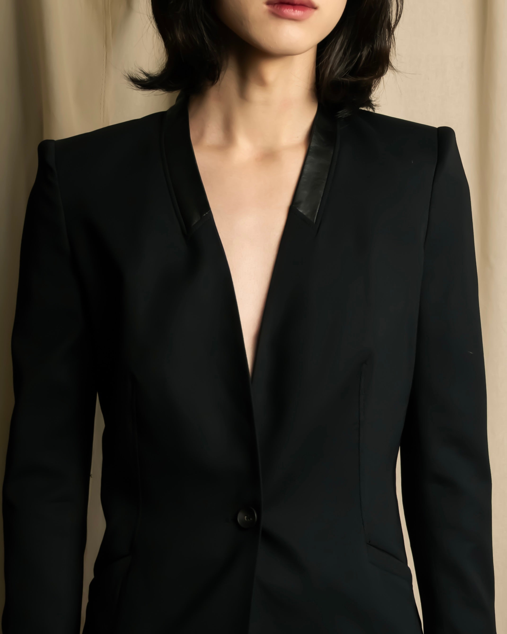 "HELMUT LANG" Leather lapel design, glossy jacket