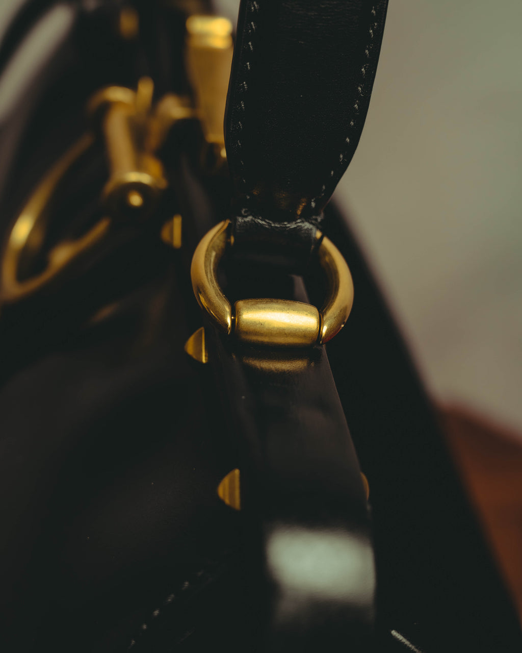 -SPECIAL- “GUCCI” 2012-2016 crossover-era crest studded doctor bag