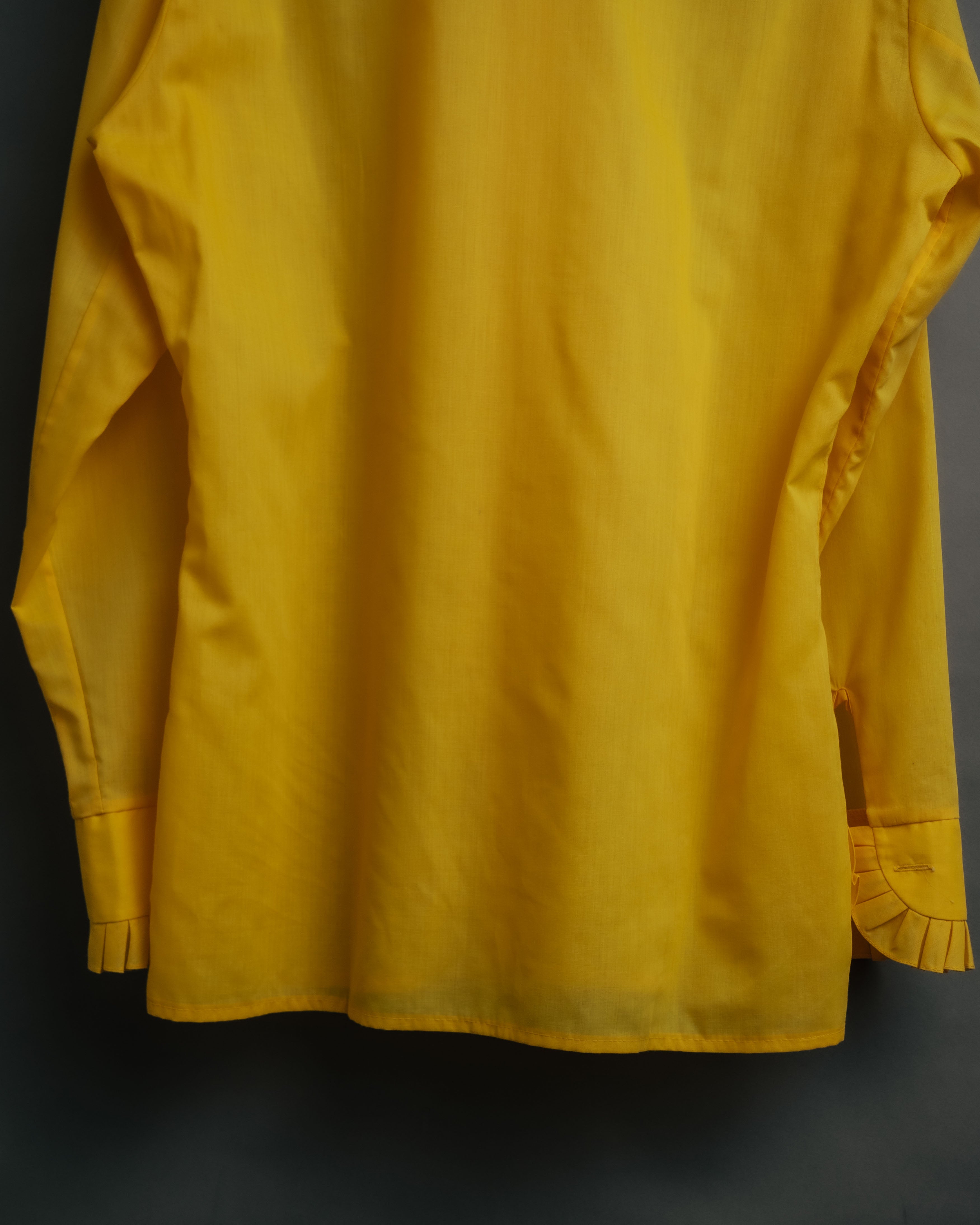 -MOOD Vintage Collections-
70’s Ruffled long point collar shirt