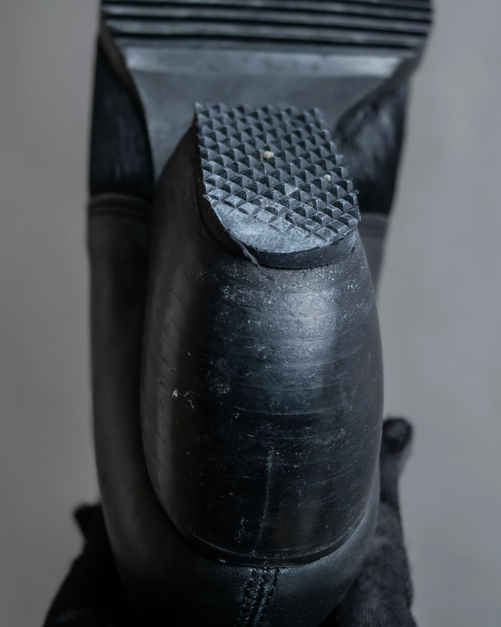 "ISSEY MIYAKE HaaT" Unborn calf shark sole long boots