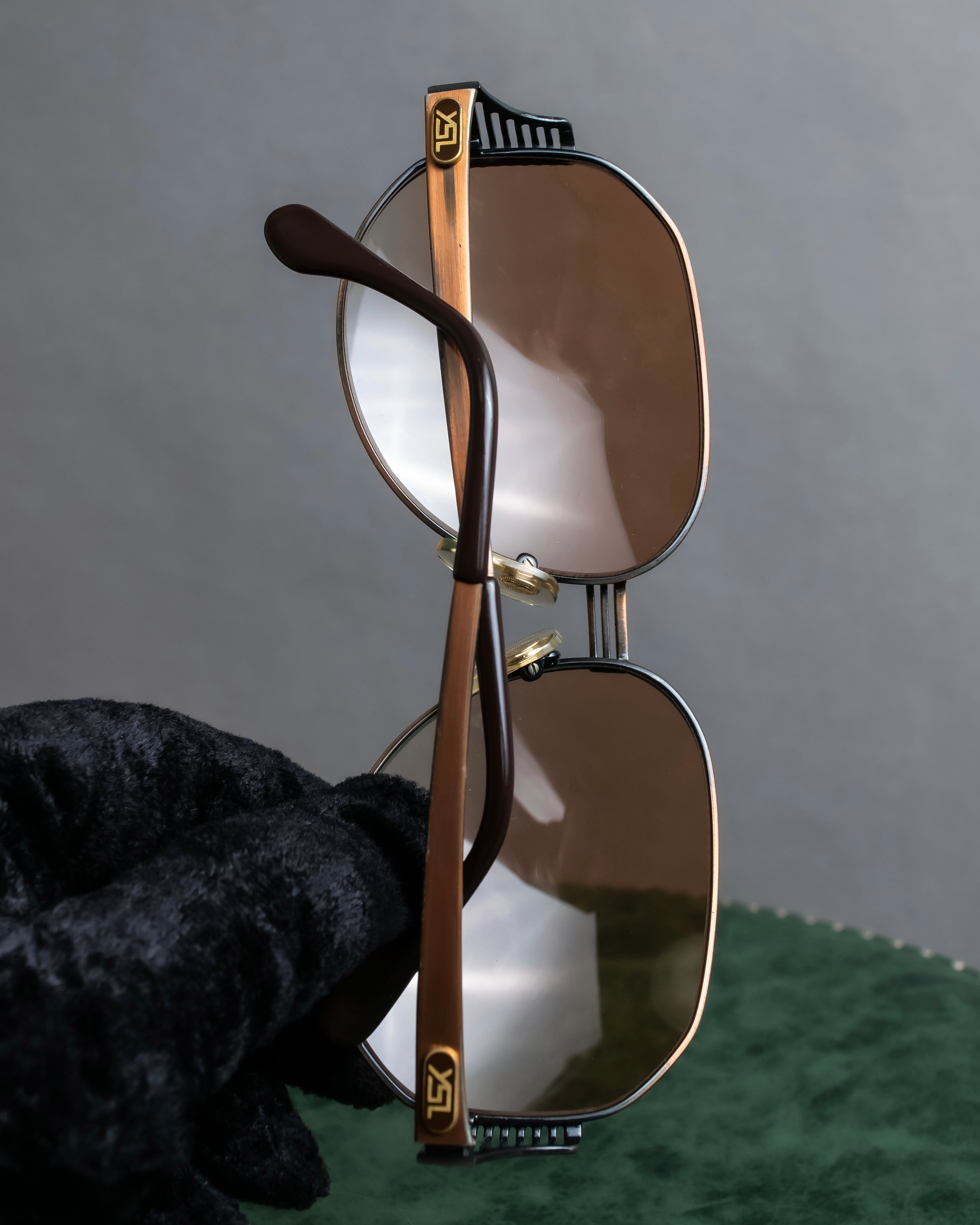 "YVES SAINT LAURENT" Thin metal temples round frame sunglasses