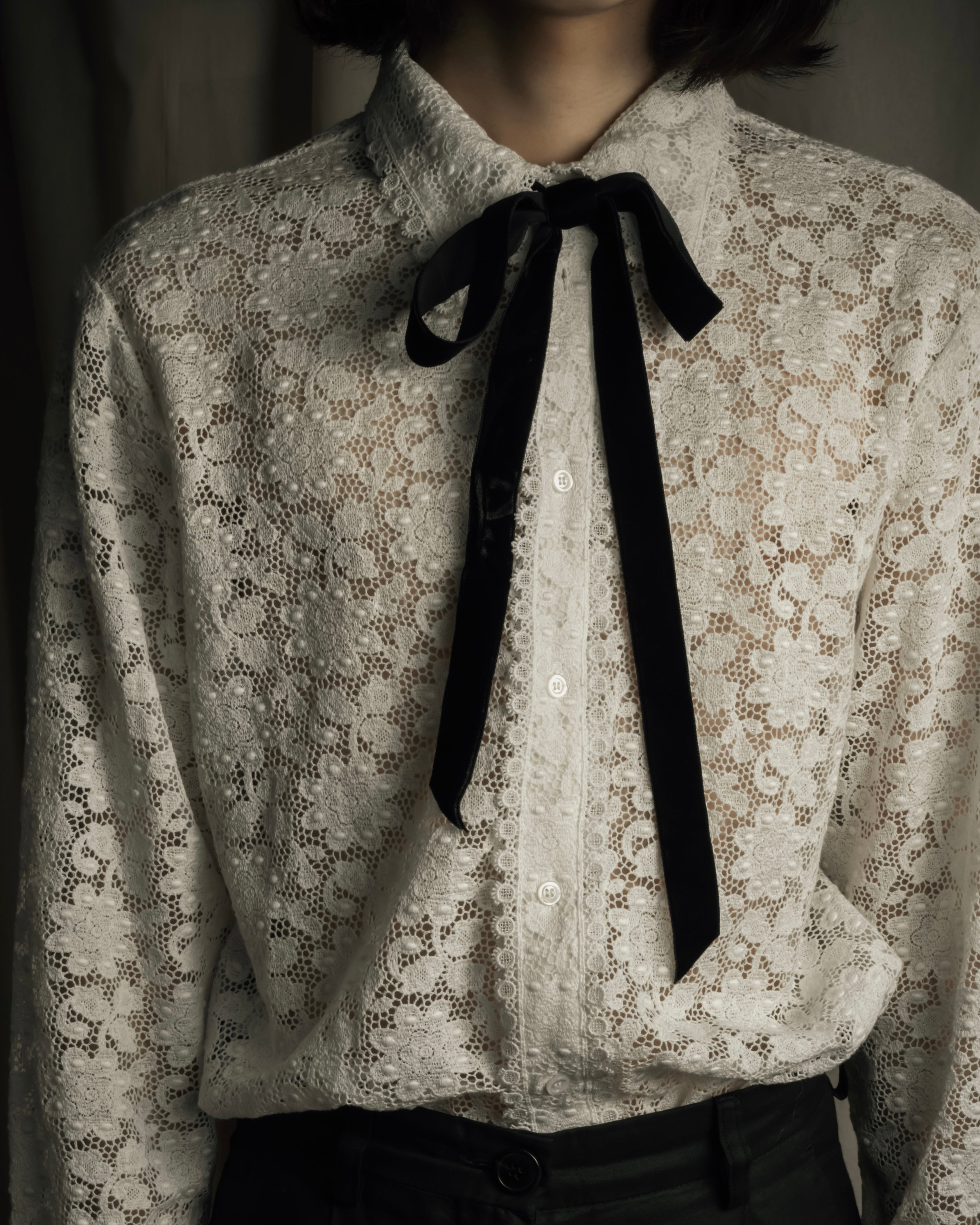 "GUCCI" Michele period floral lace design bow tie shirt