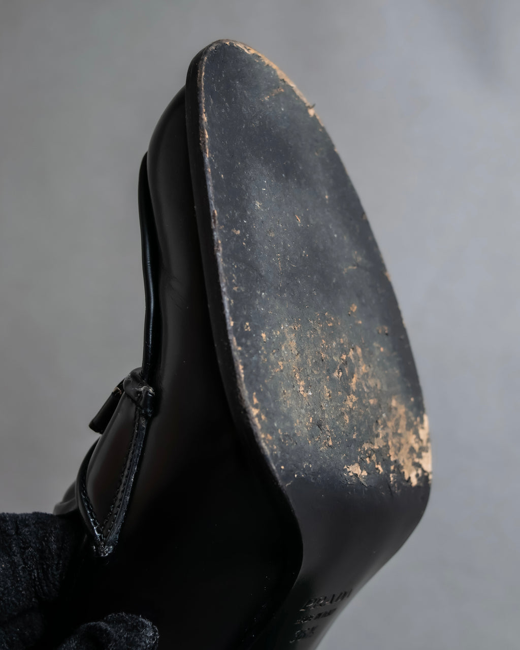 "PRADA" Metal band design leather heel loafers