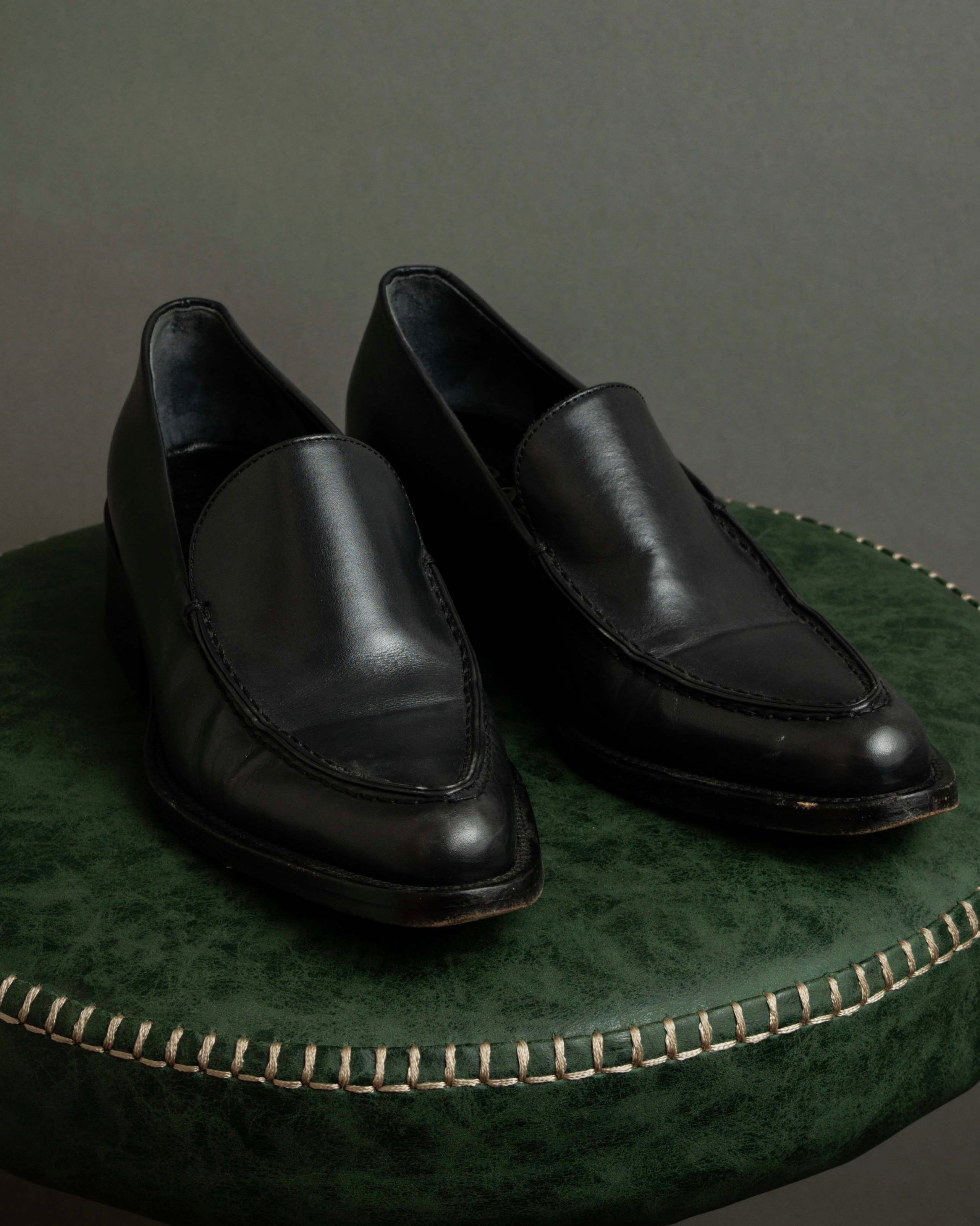 "PRADA" Apron stitch design long nose loafers