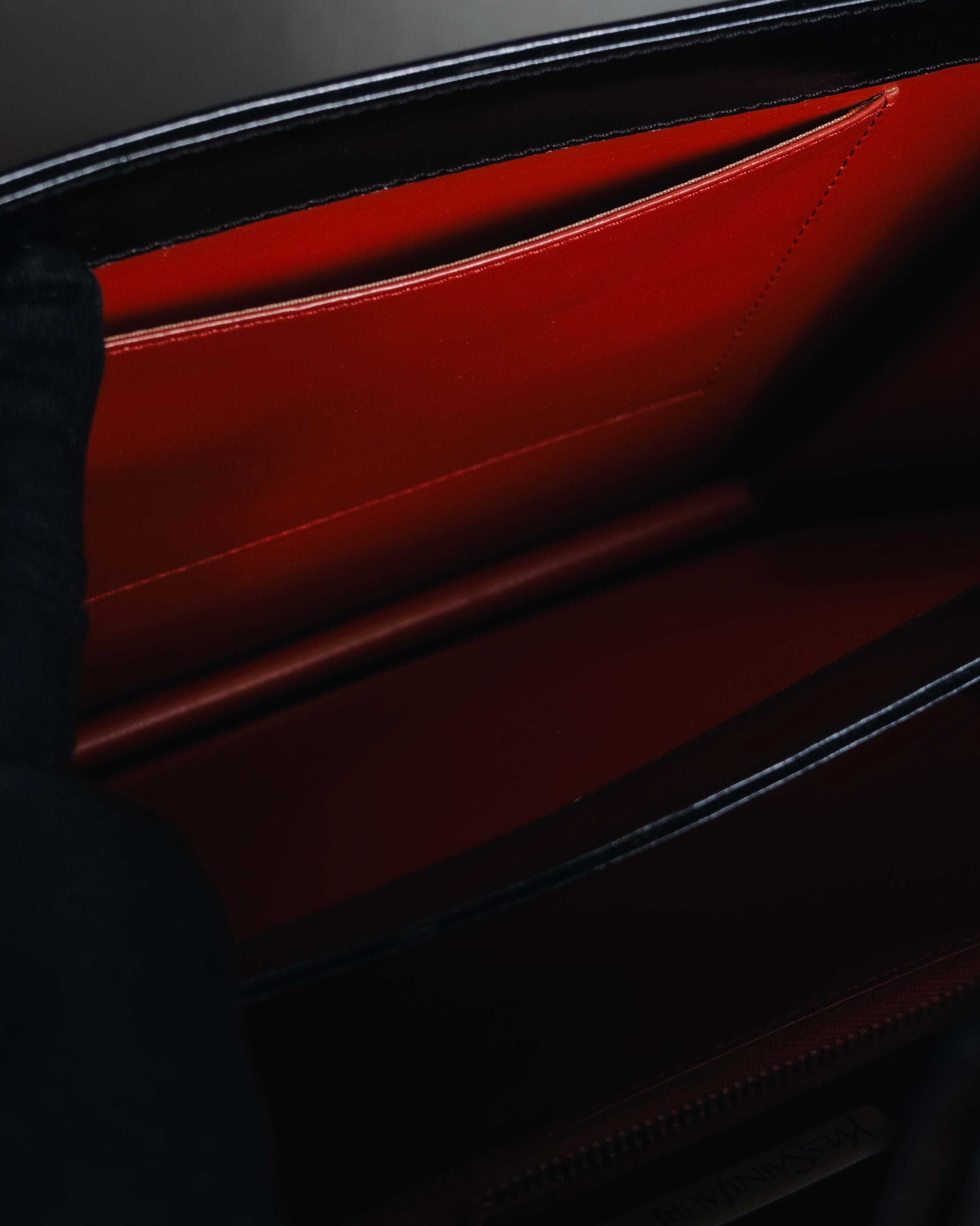 Bolso de cuero con diseño acolchado de diamantes de Yves Saint Laurent de los años 80-90