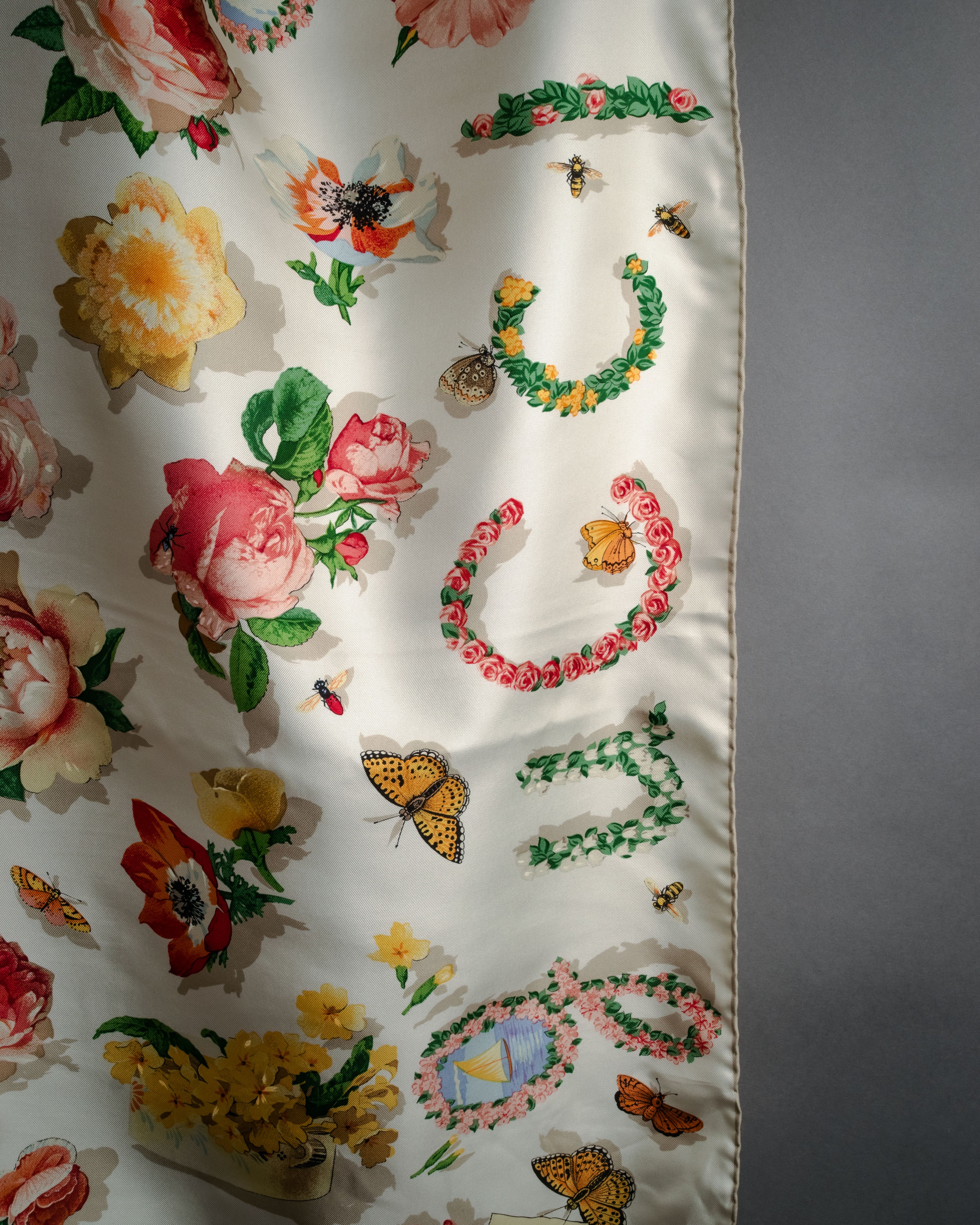 “GUCCI” 80’s-90’s Floral logo silk scarf