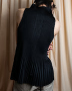 "PLEATS PLEASE ISSEY MIYAKE"
Narrow pleated sleeveless dress