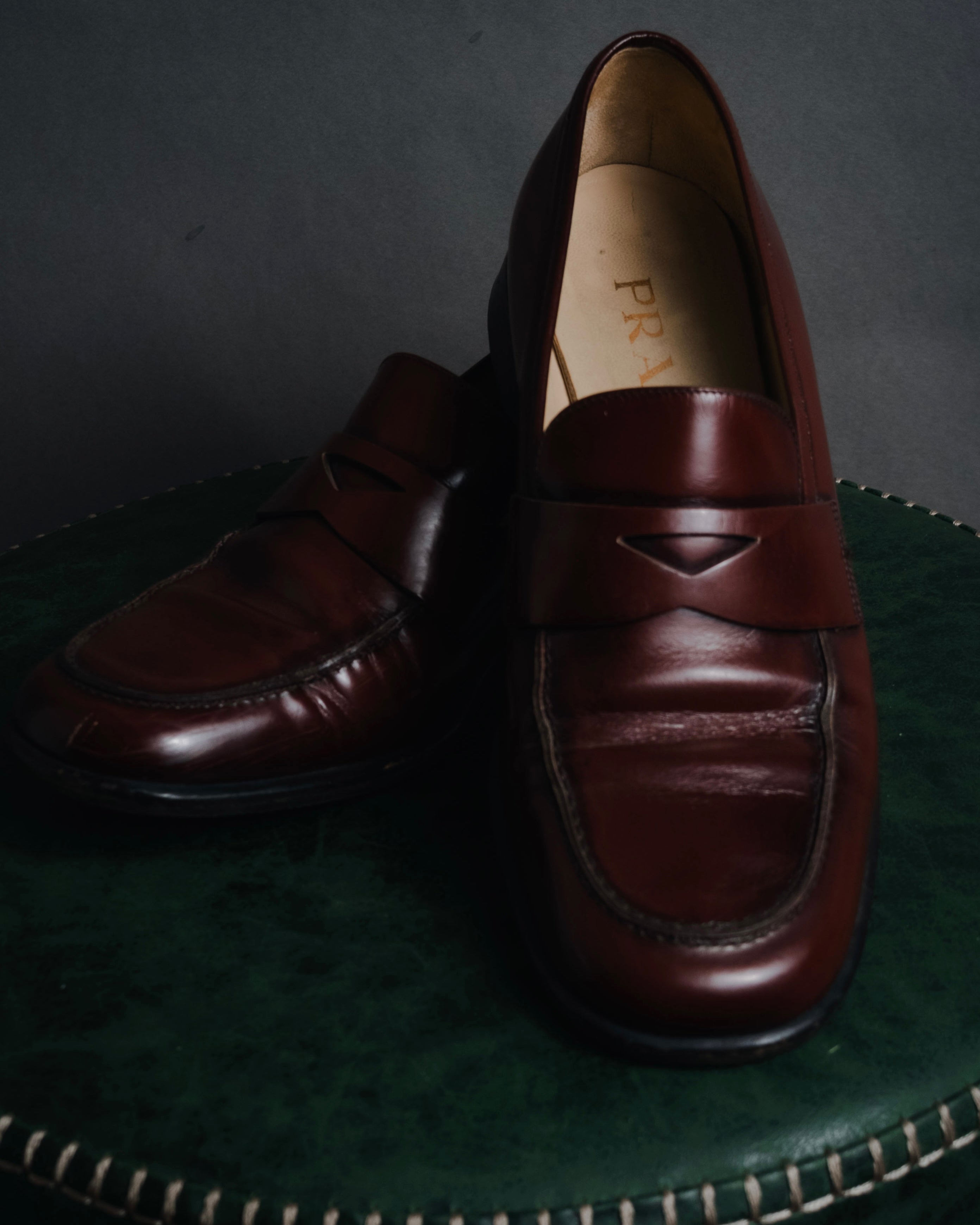 "PRADA" 90’s-00’s Hexagon knight rubber sole polished penny loafer