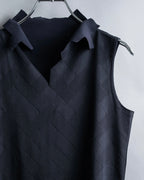 "PLEATS PLEASE ISSEY MIYAKE" 

Meander sleeveless tops