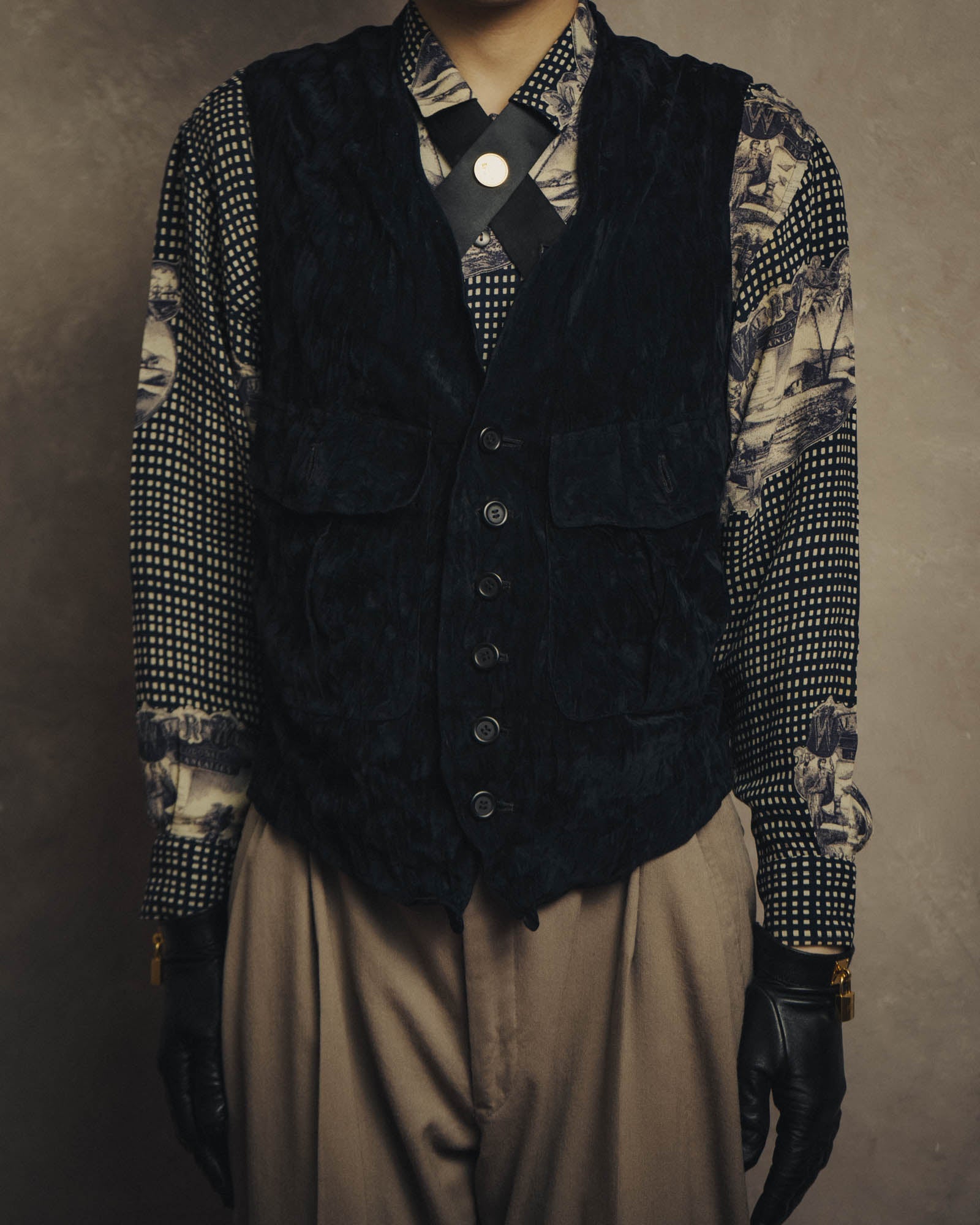 –SPECIAL– “ISSEY MIYAKE” 80’s-90’s crushed velvet utility vest