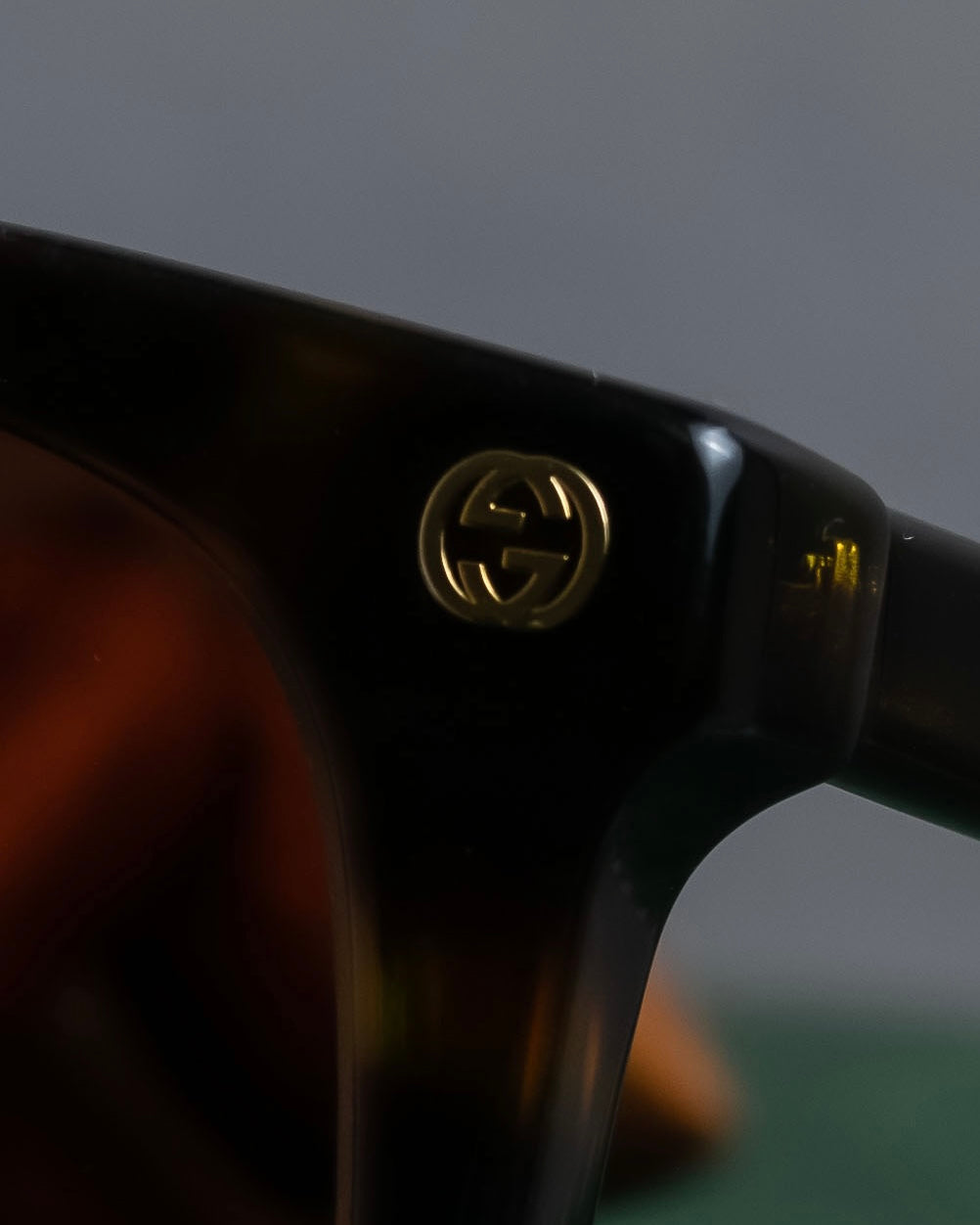 "GUCCI" Wellington frame bee engraved sunglasses