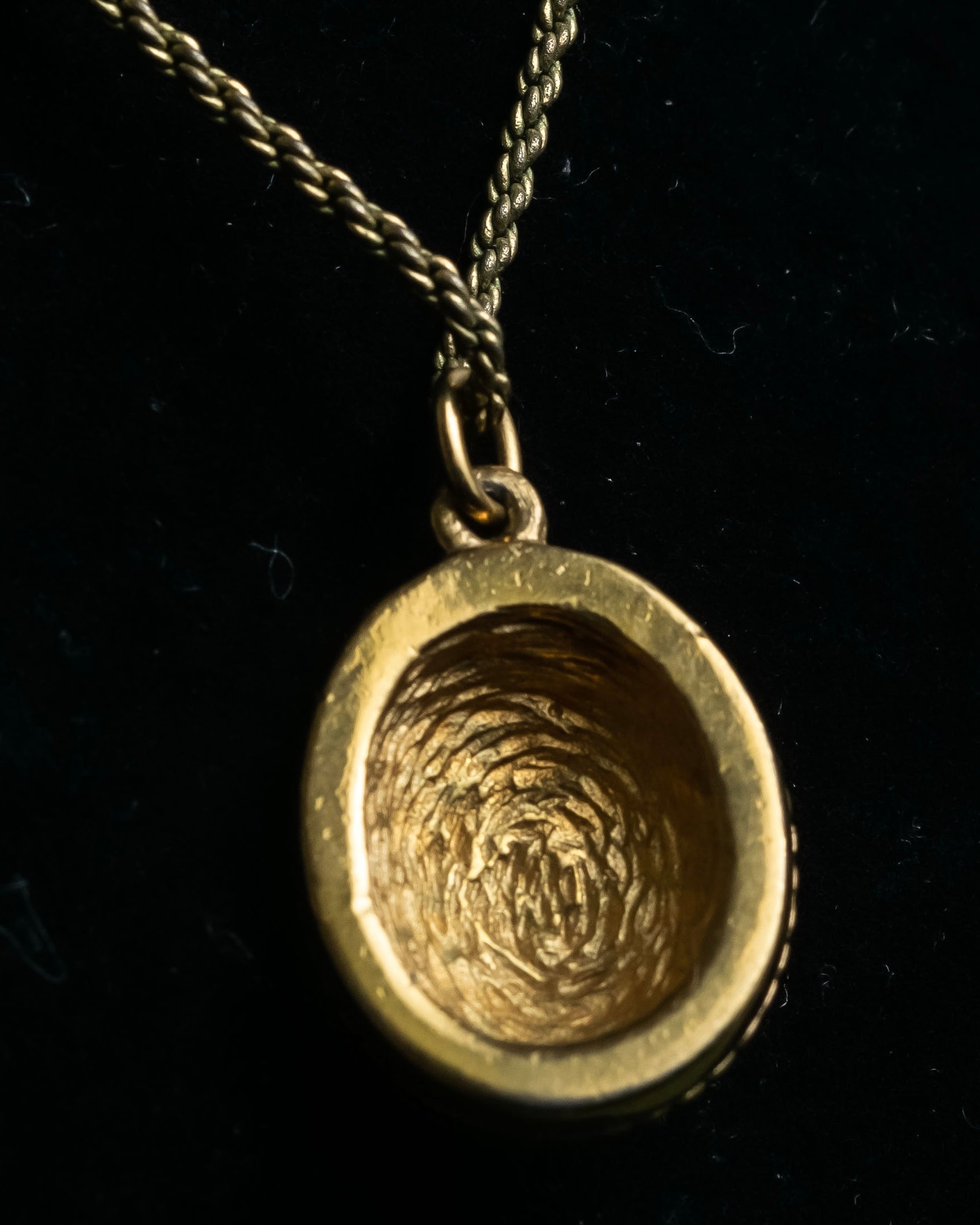 "Christian Dior" Logo engraved oval top motif gold necklace